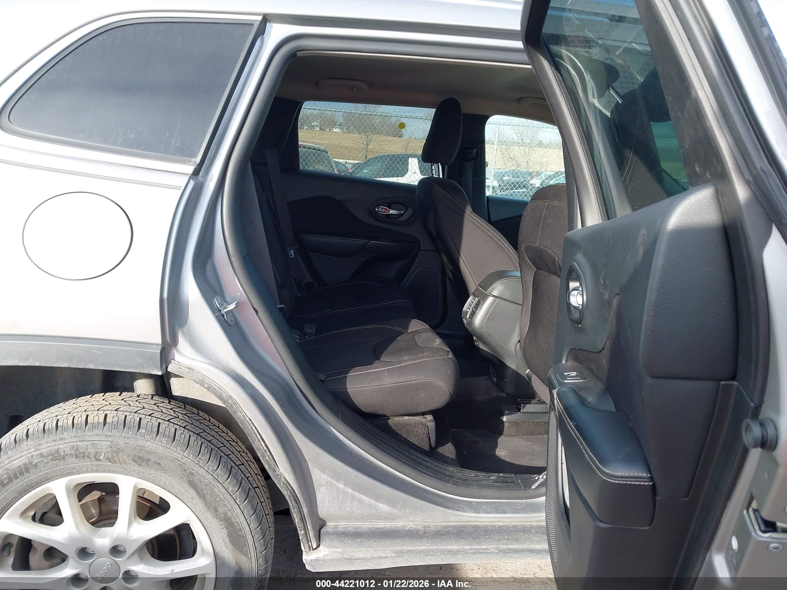 JEEP CHEROKEE image 8