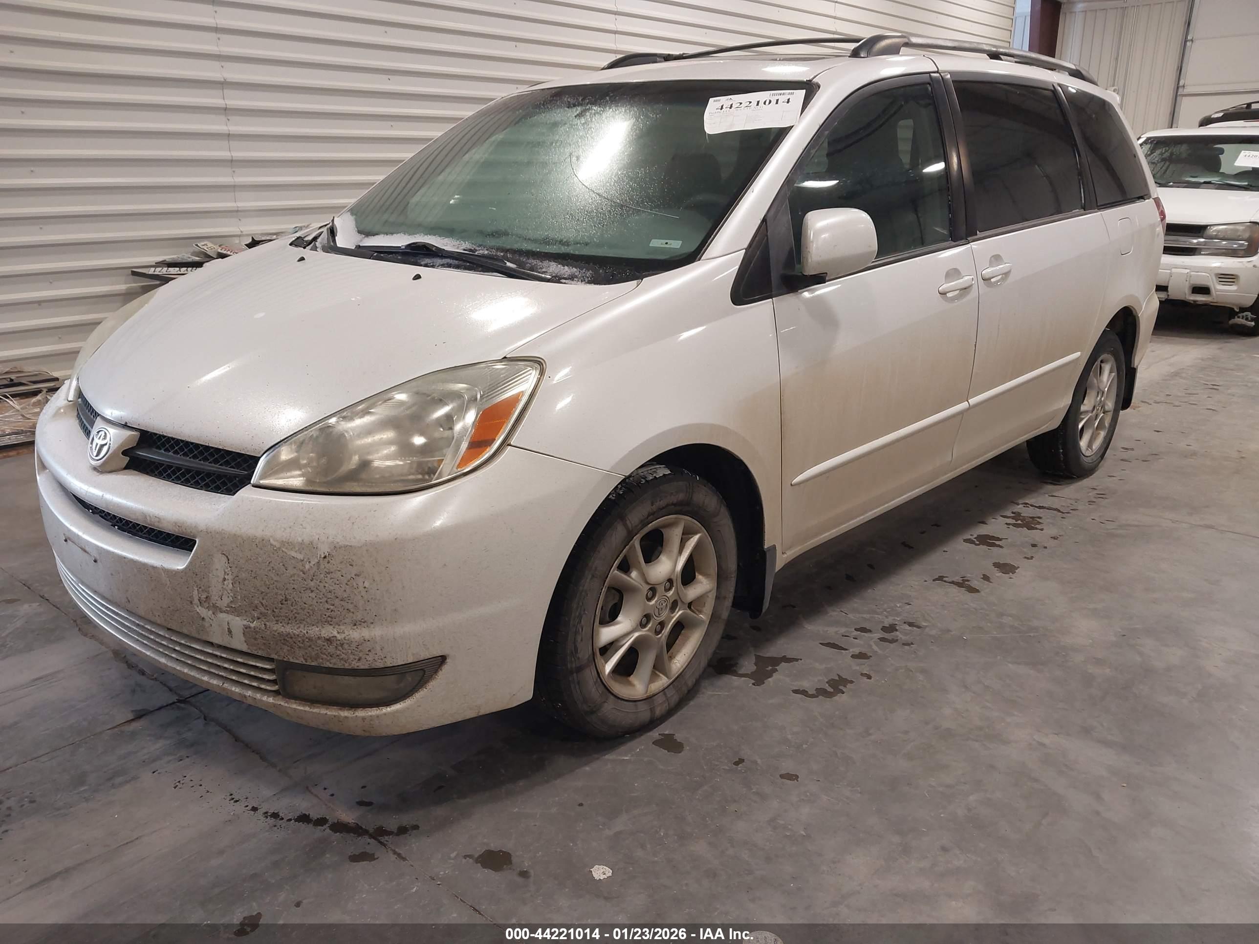 TOYOTA SIENNA image 2