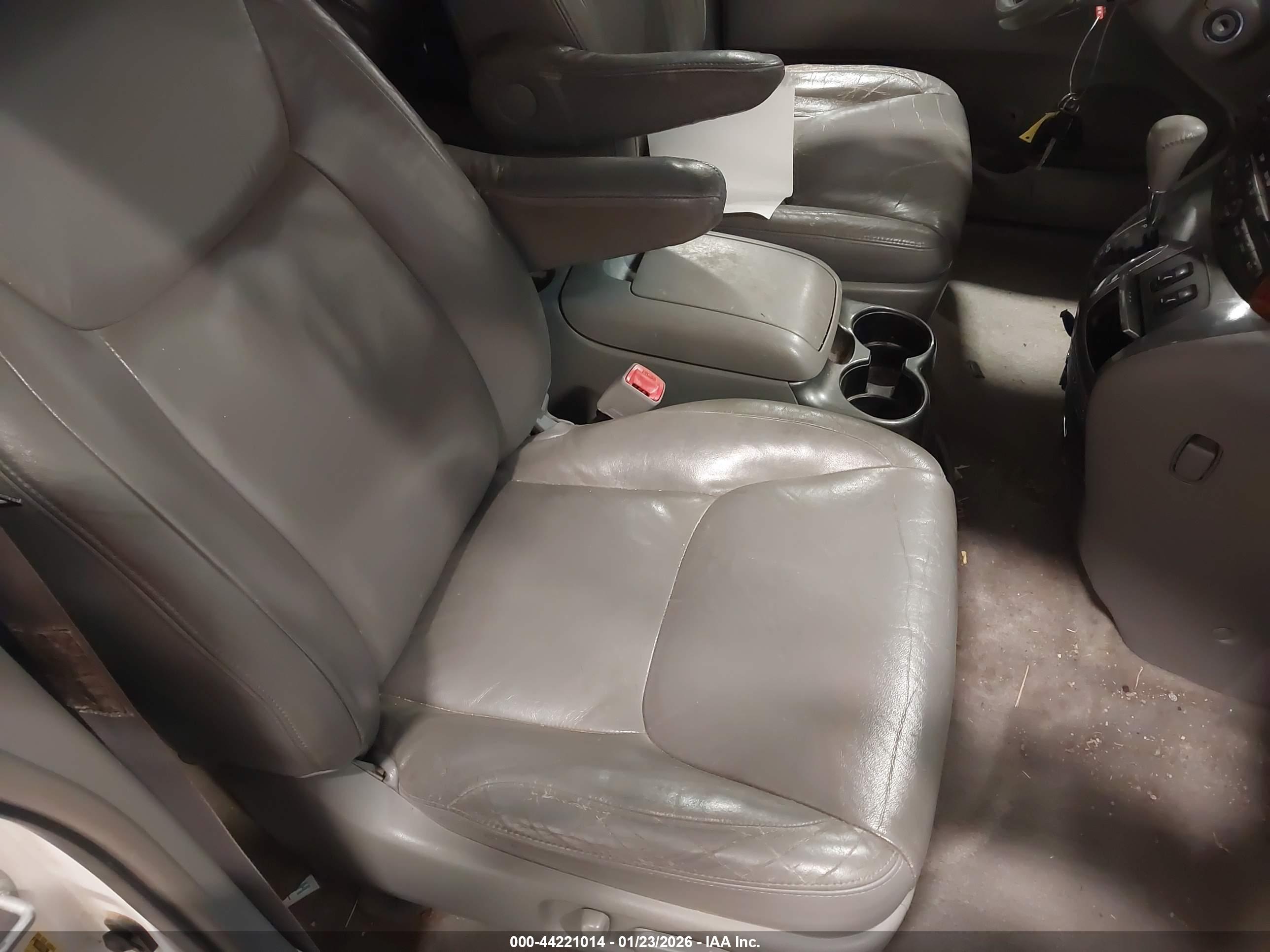 TOYOTA SIENNA image 5