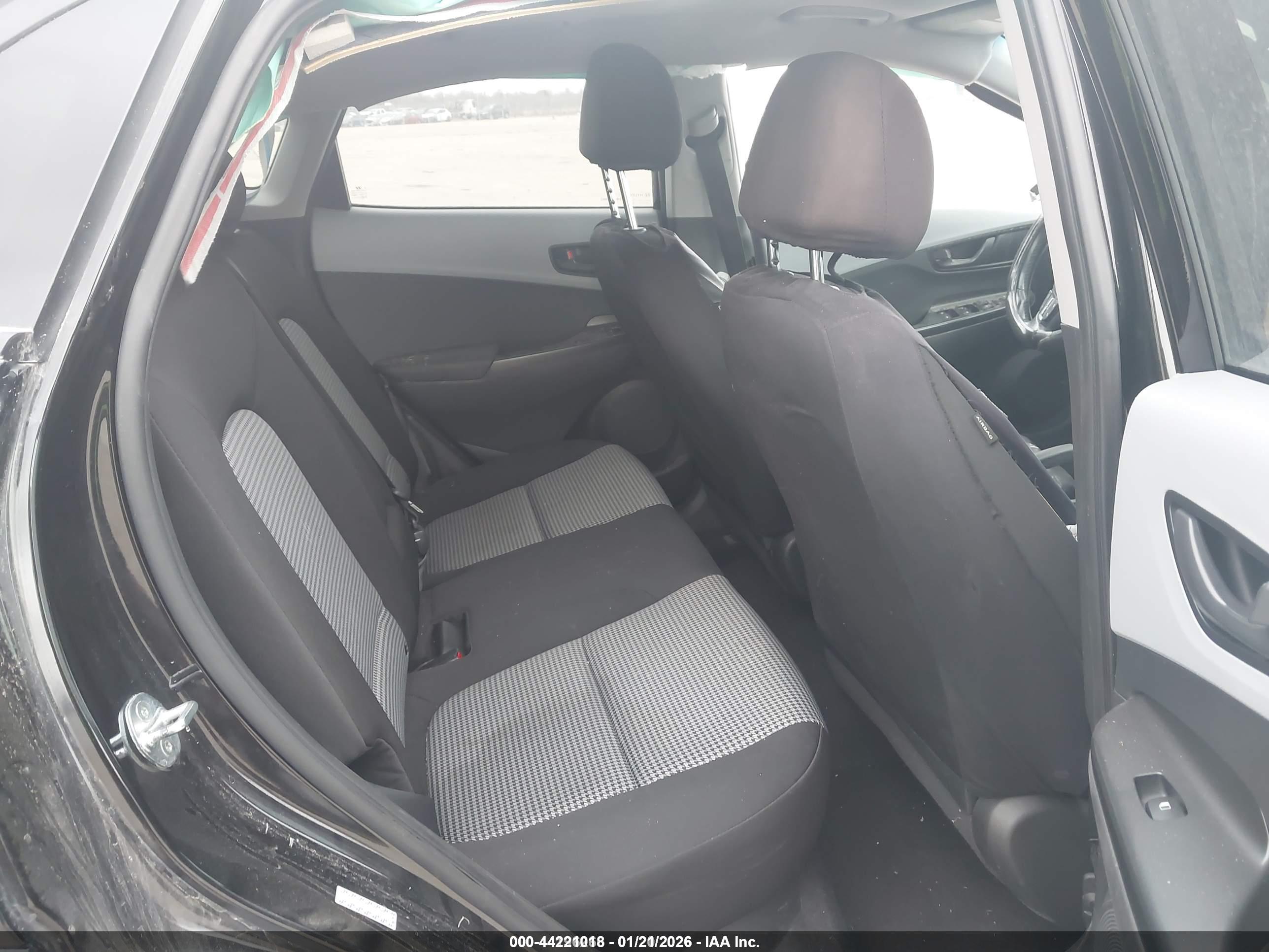 HYUNDAI KONA image 8
