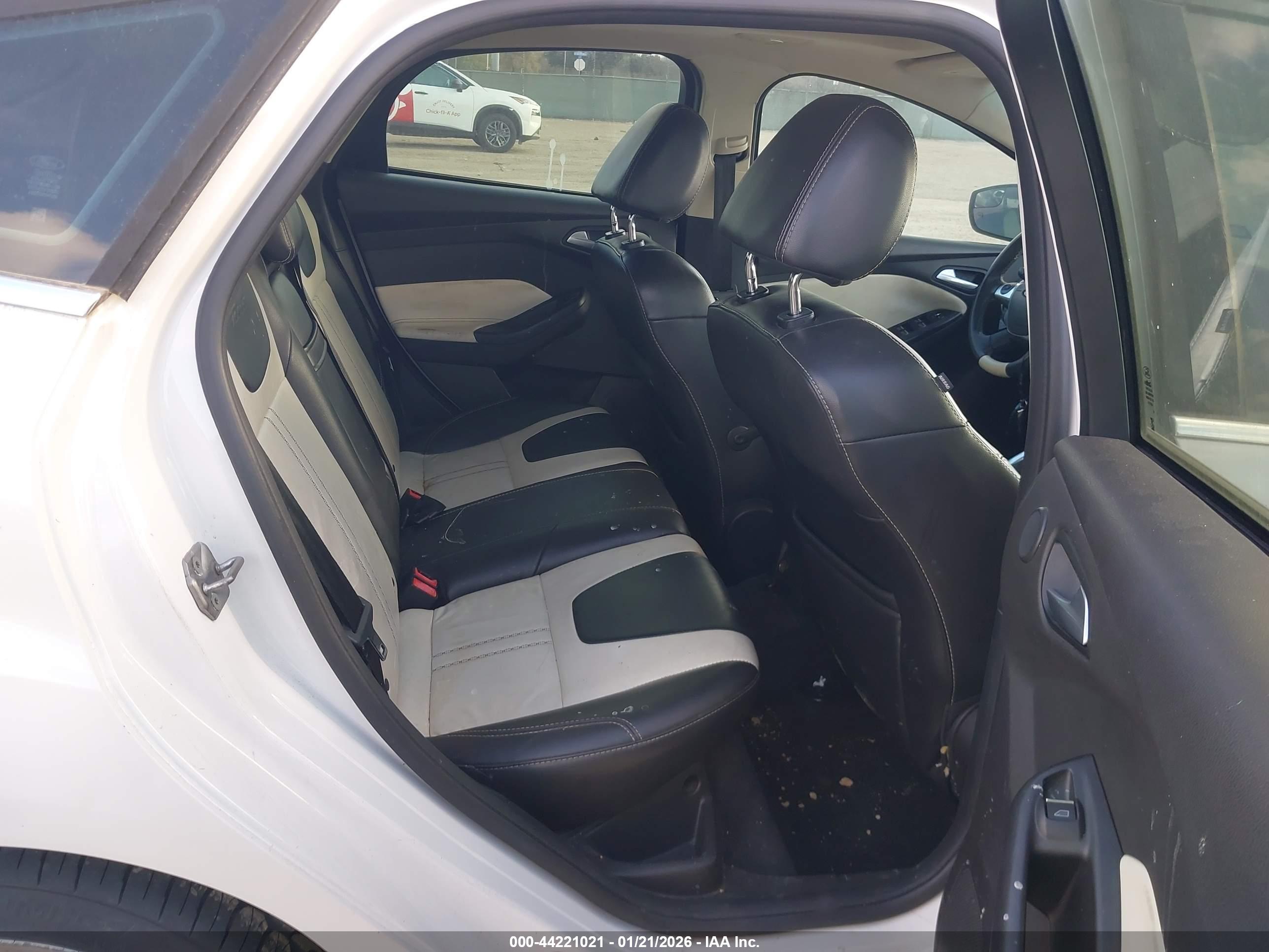 FORD FOCUS image 8