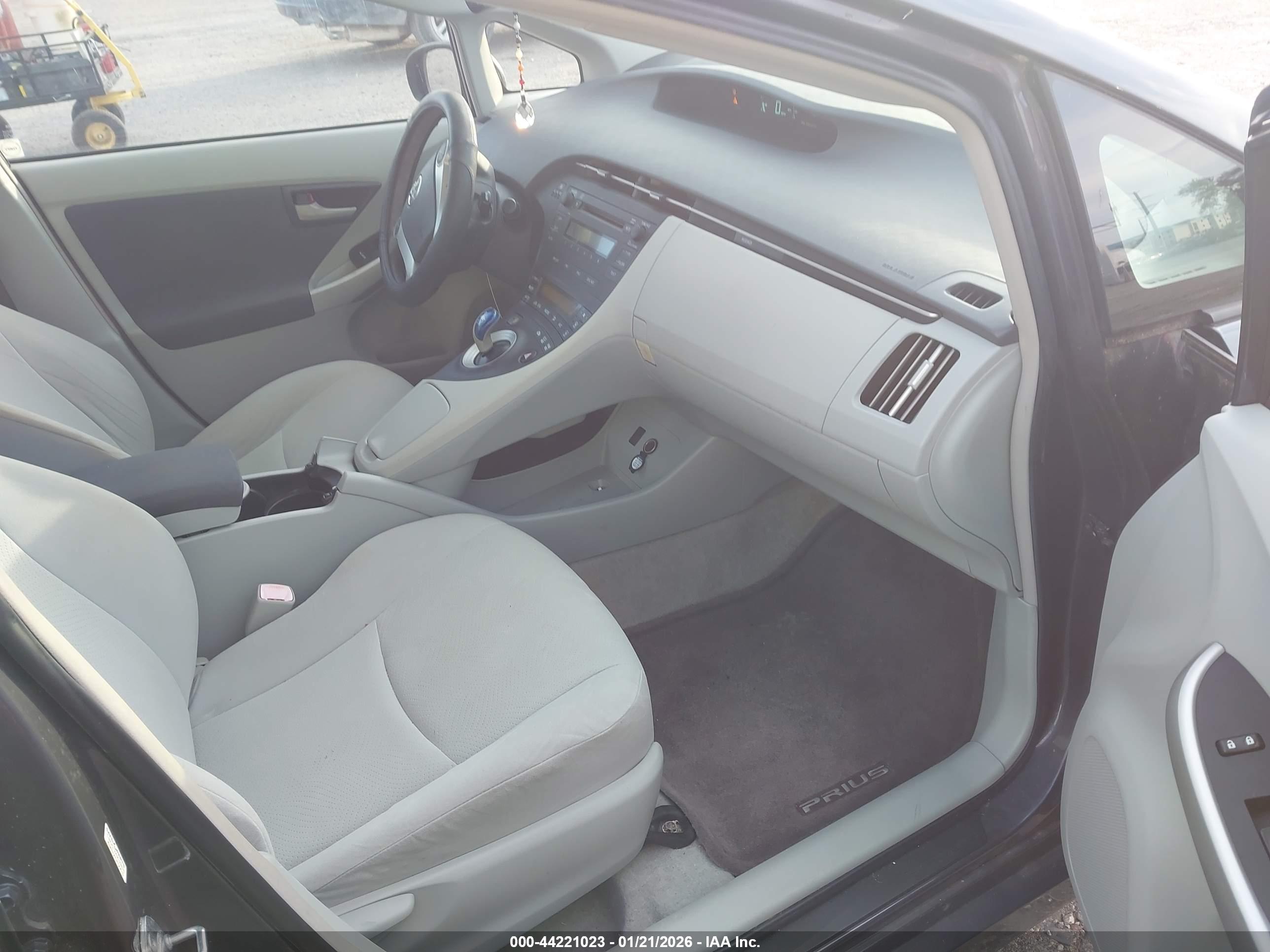 TOYOTA PRIUS image 5