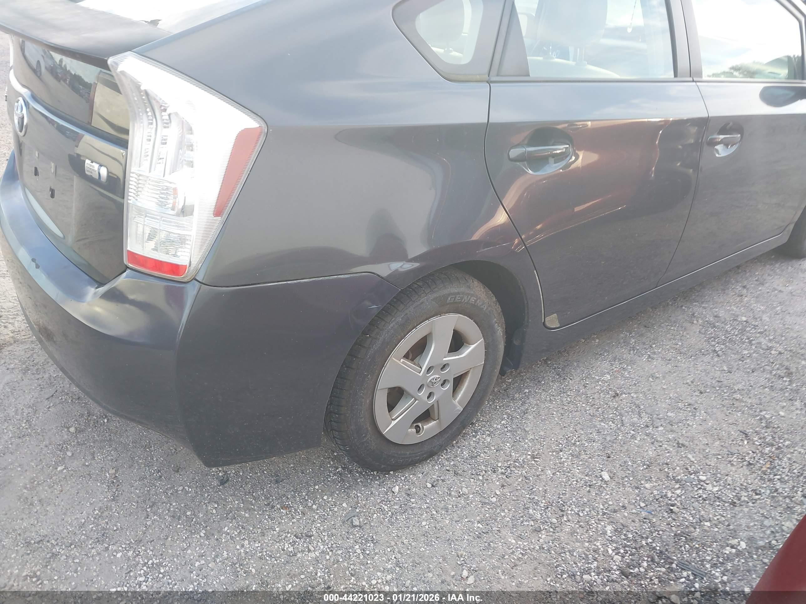 TOYOTA PRIUS image 6