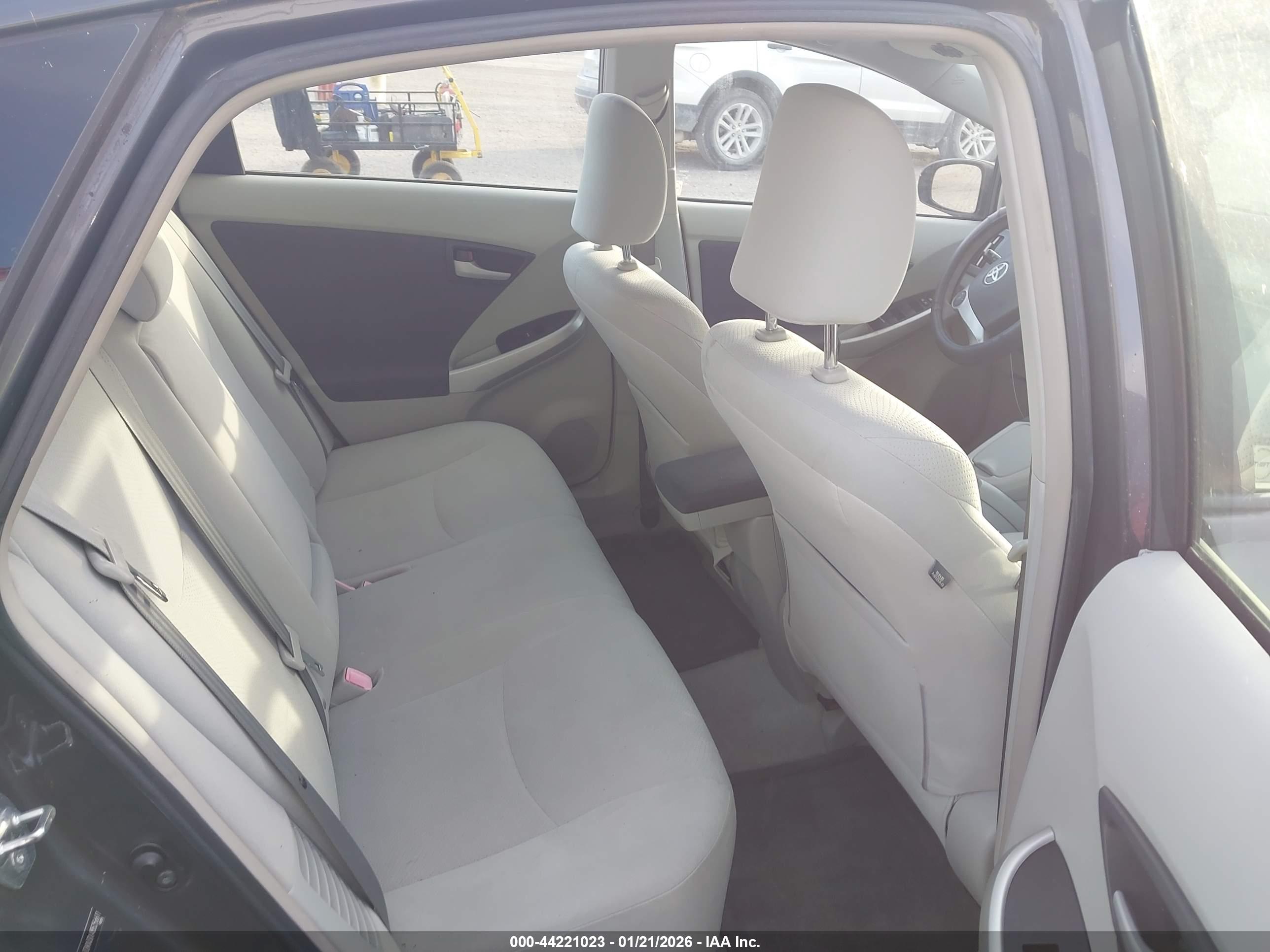 TOYOTA PRIUS image 8