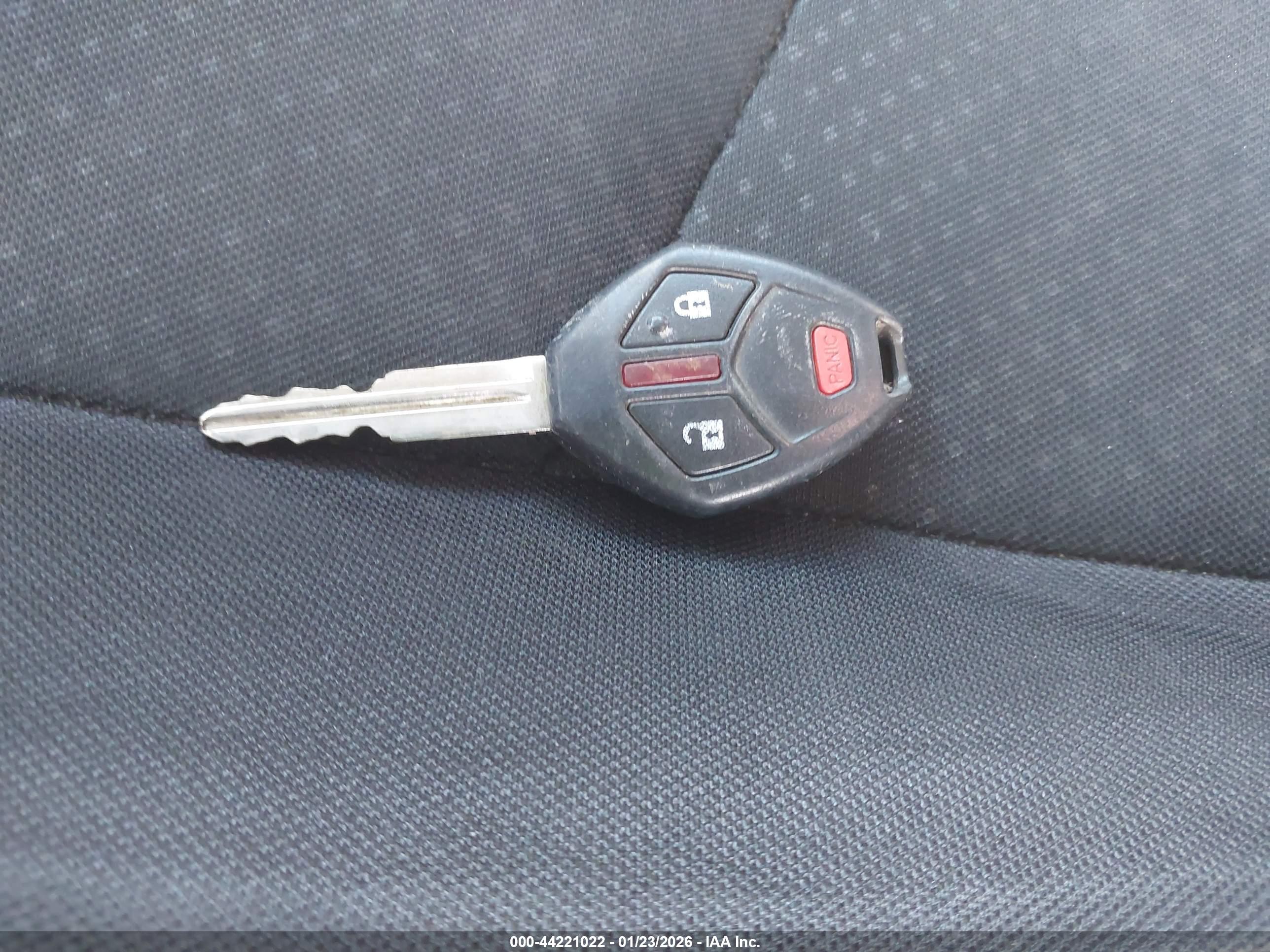 MITSUBISHI OUTLANDER image 11