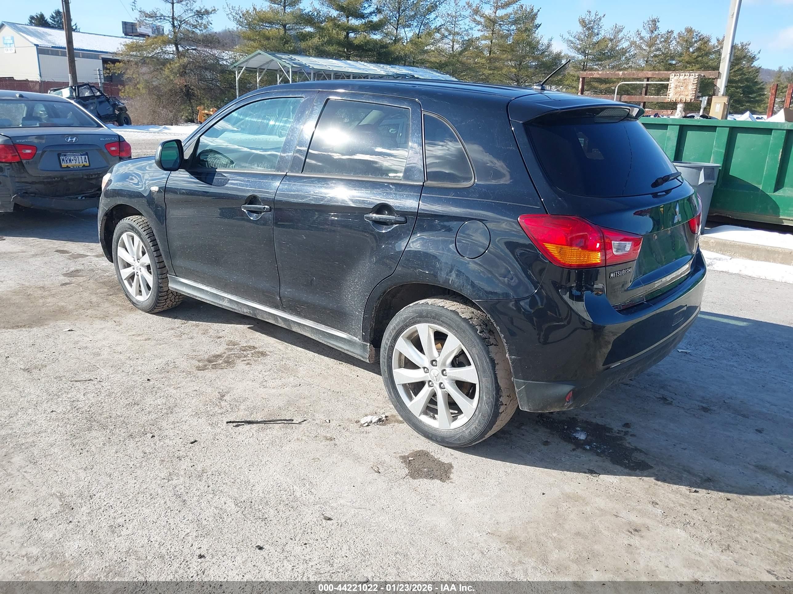 MITSUBISHI OUTLANDER image 3
