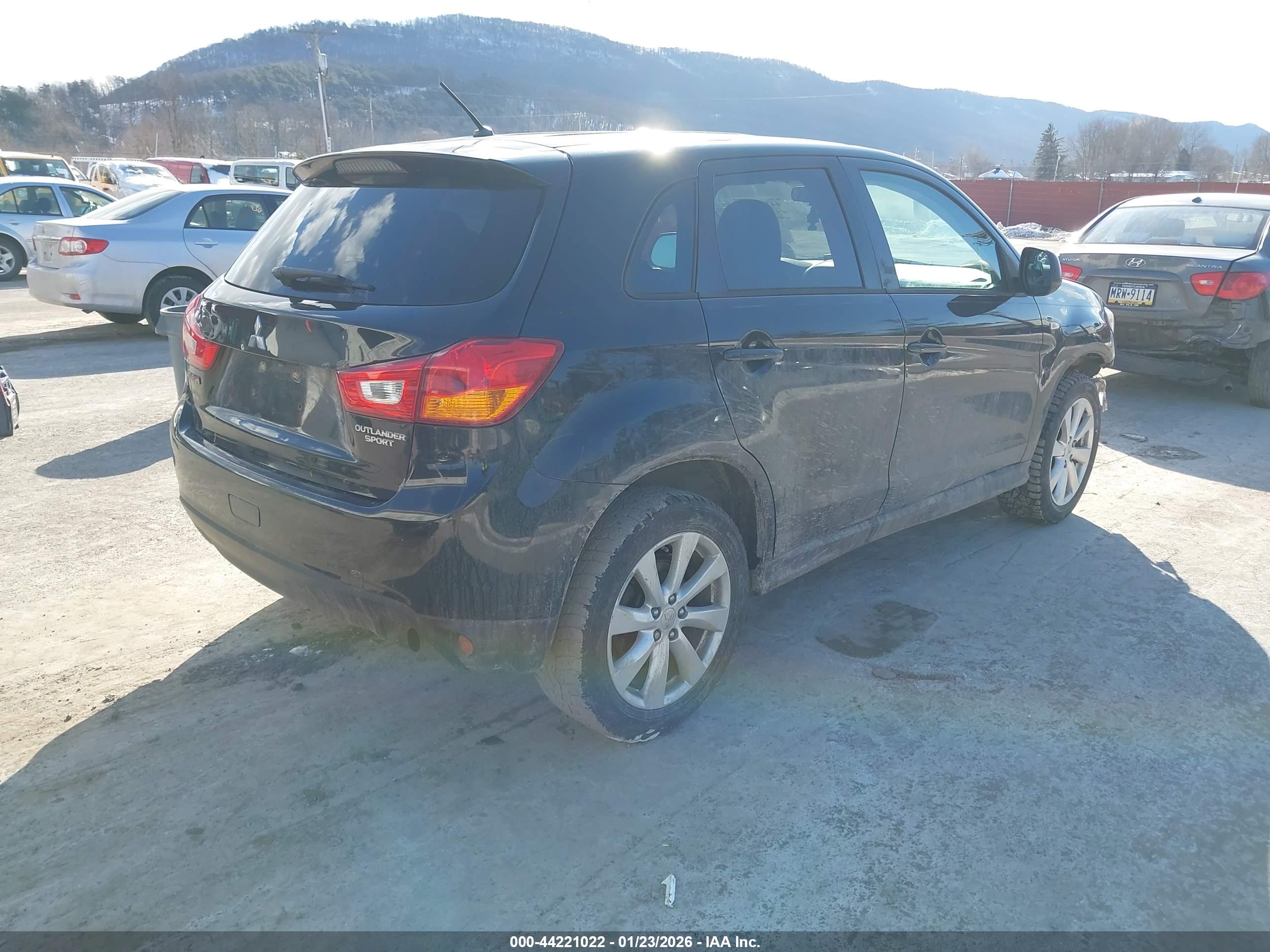 MITSUBISHI OUTLANDER image 4