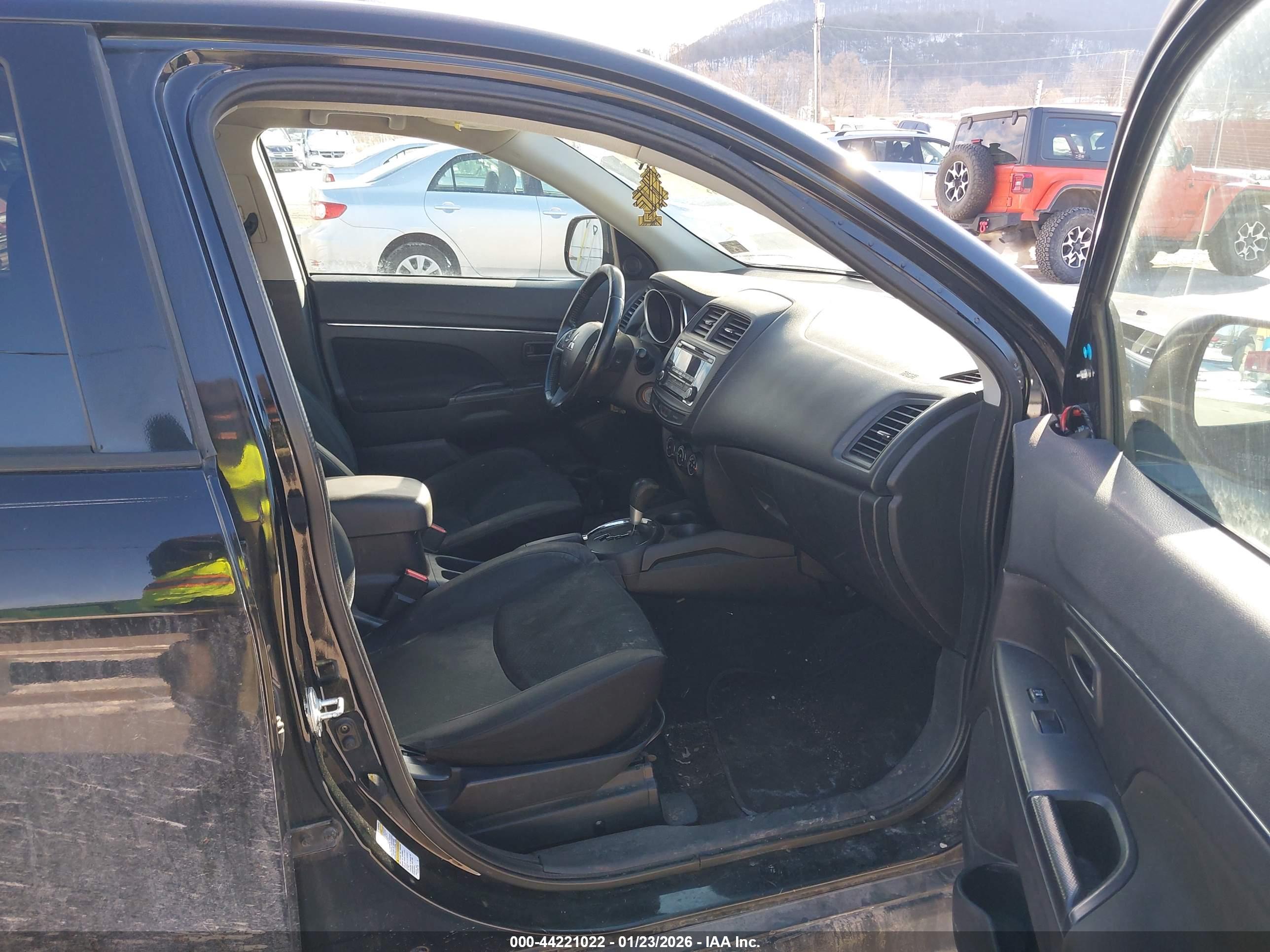 MITSUBISHI OUTLANDER image 5