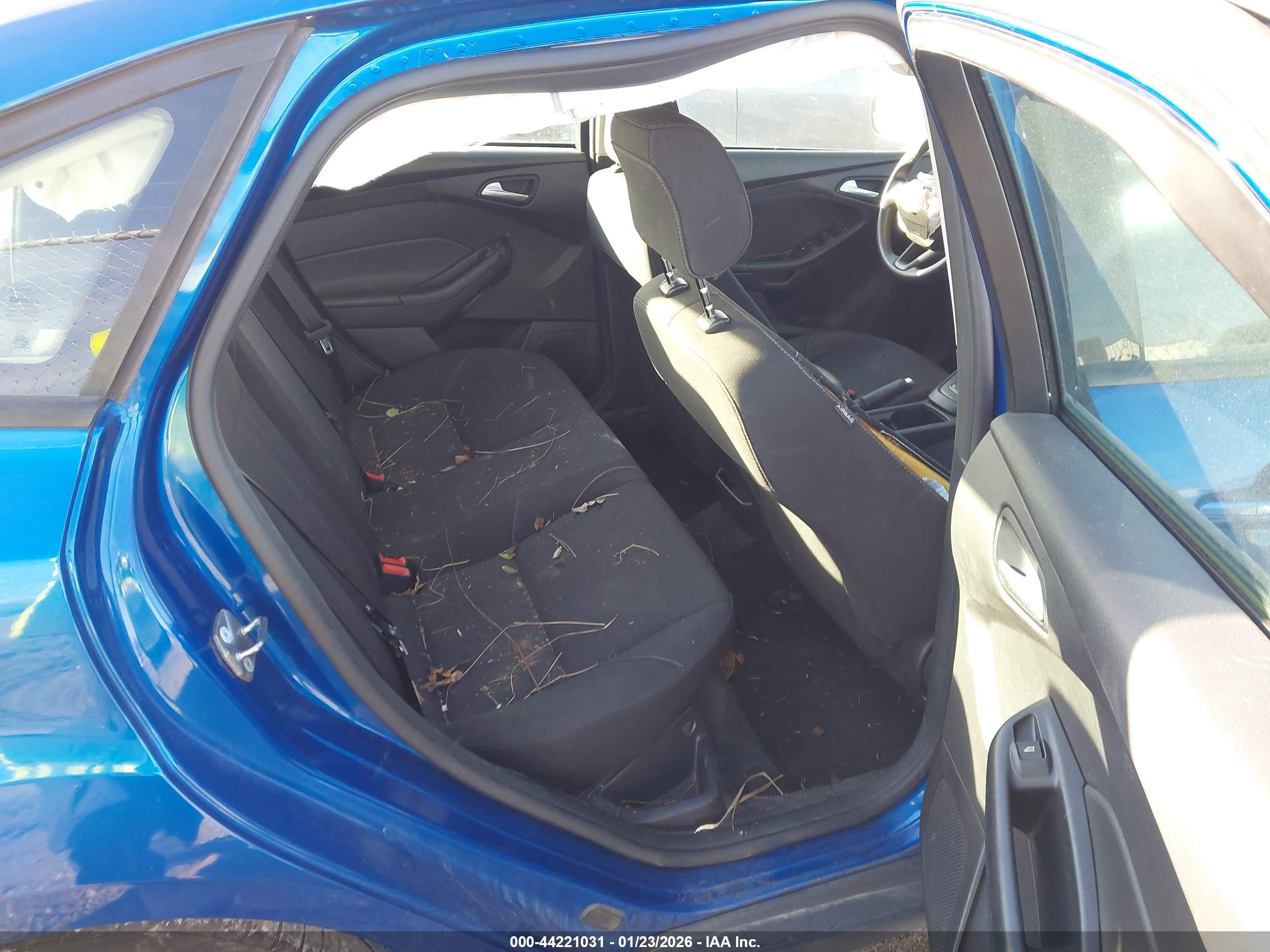 FORD FOCUS image 8