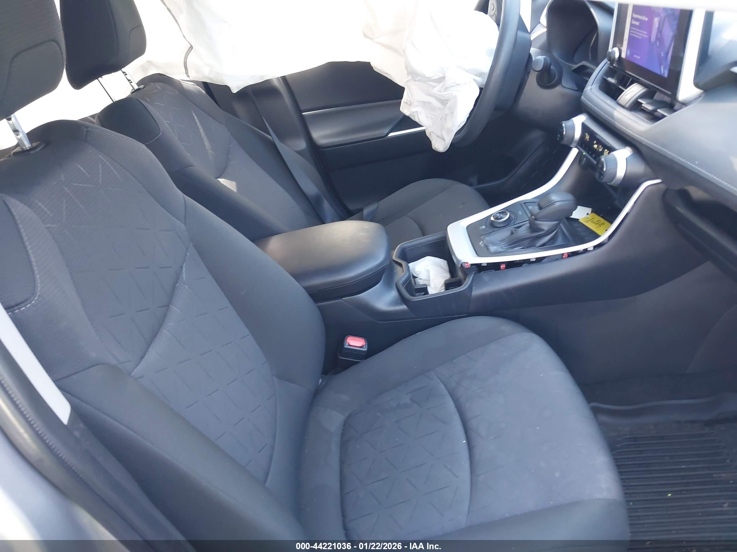 TOYOTA RAV4 image 5