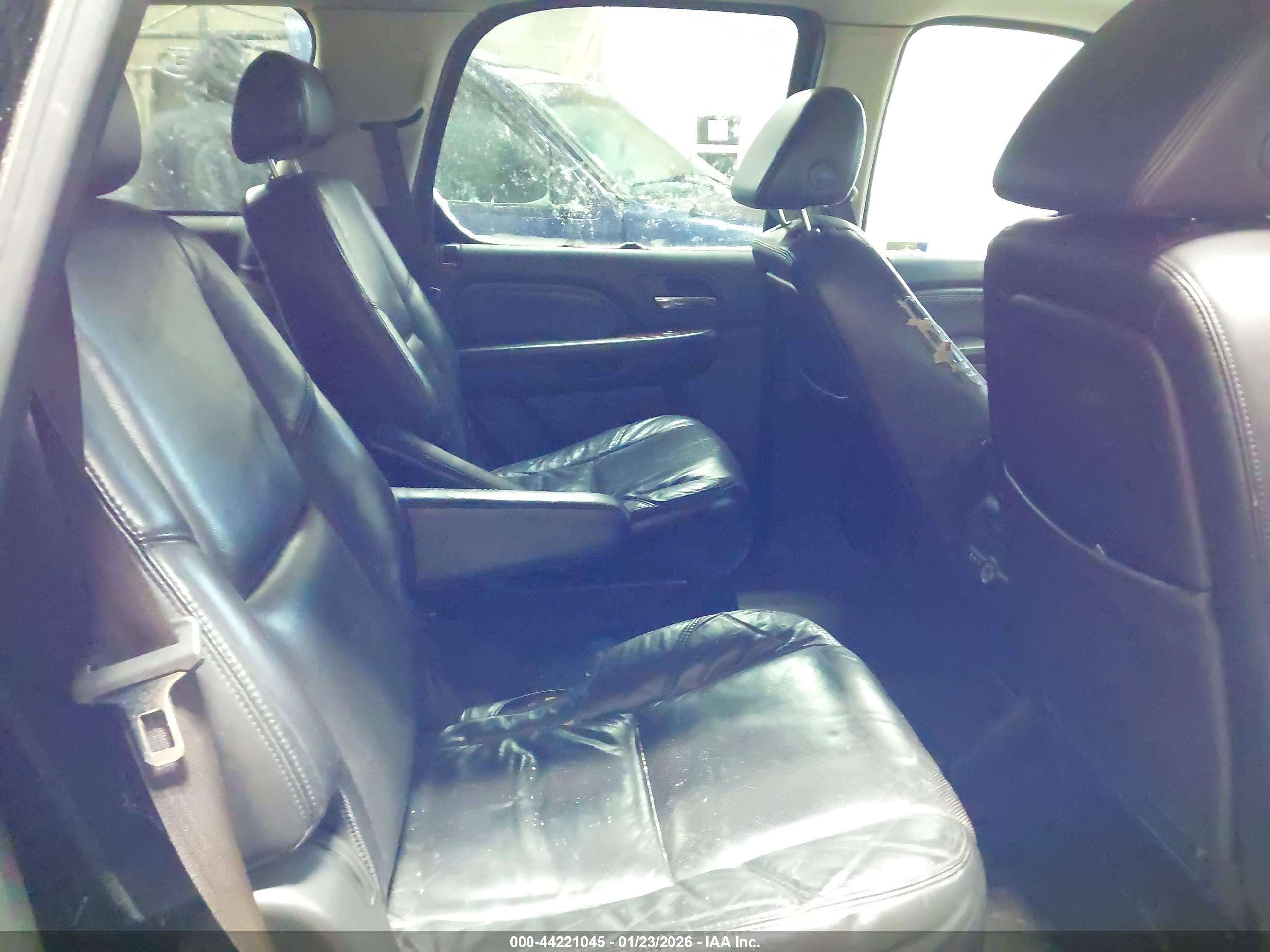 CADILLAC ESCALADE image 8