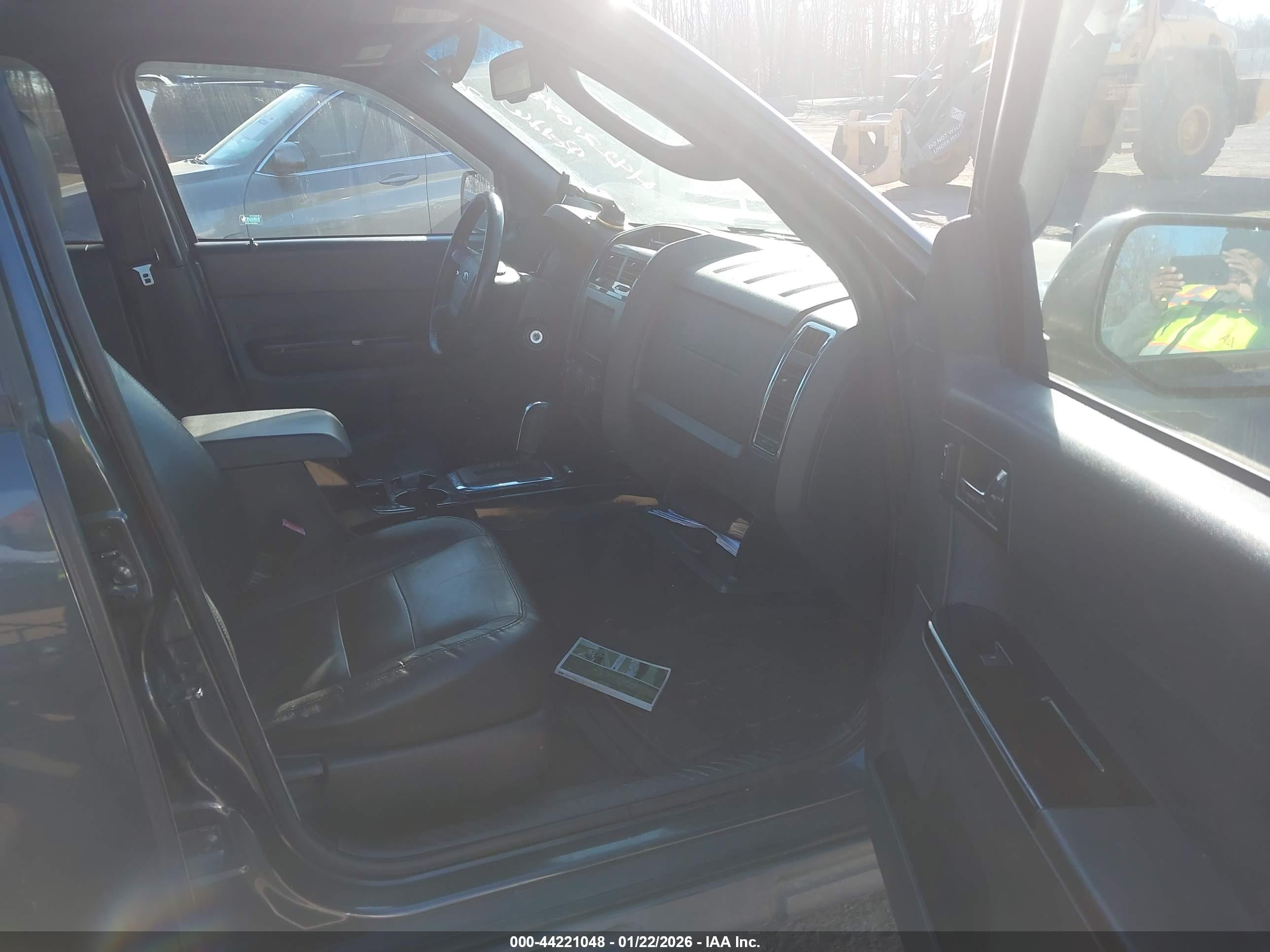FORD ESCAPE image 5