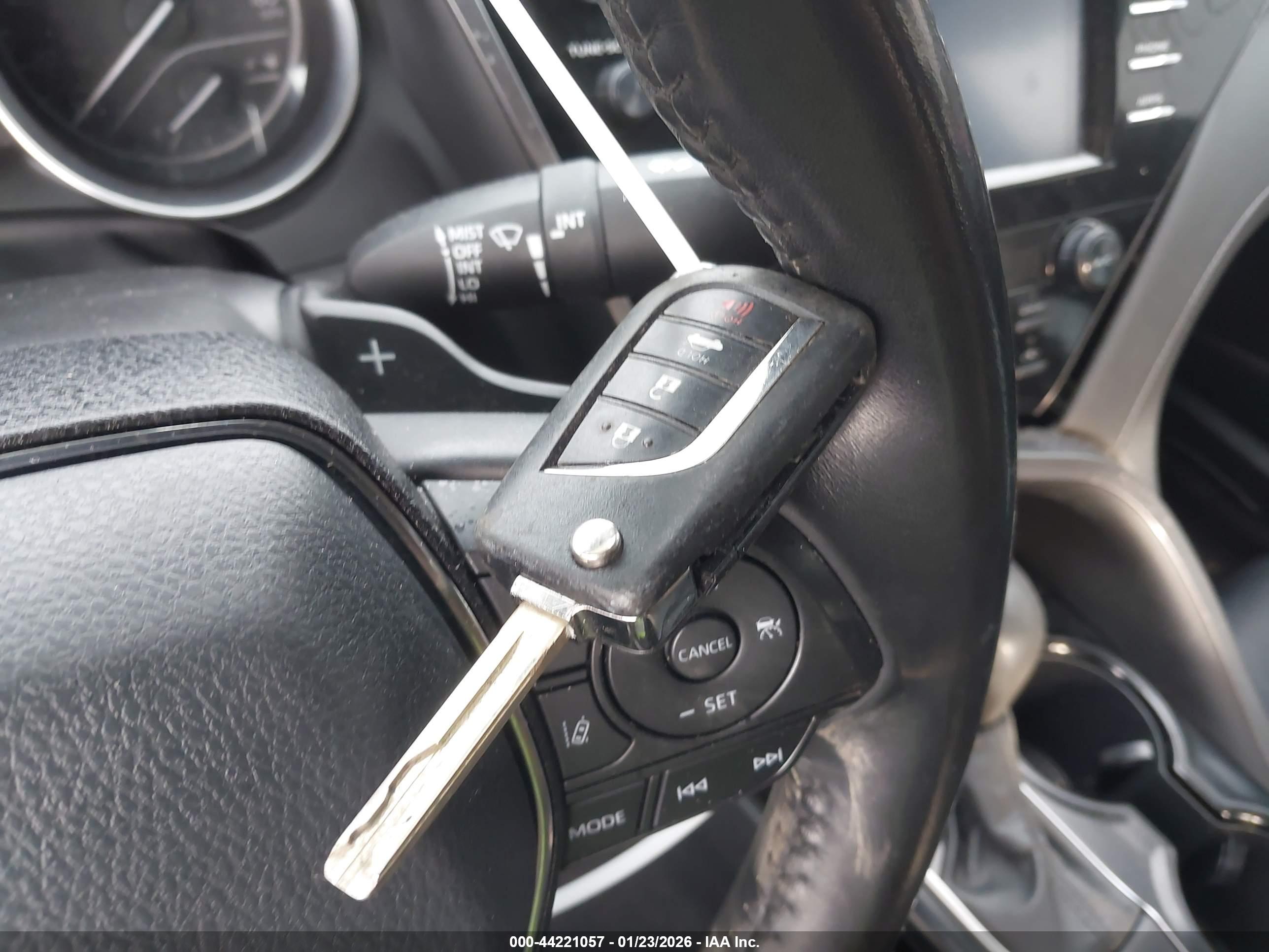 TOYOTA CAMRY image 11
