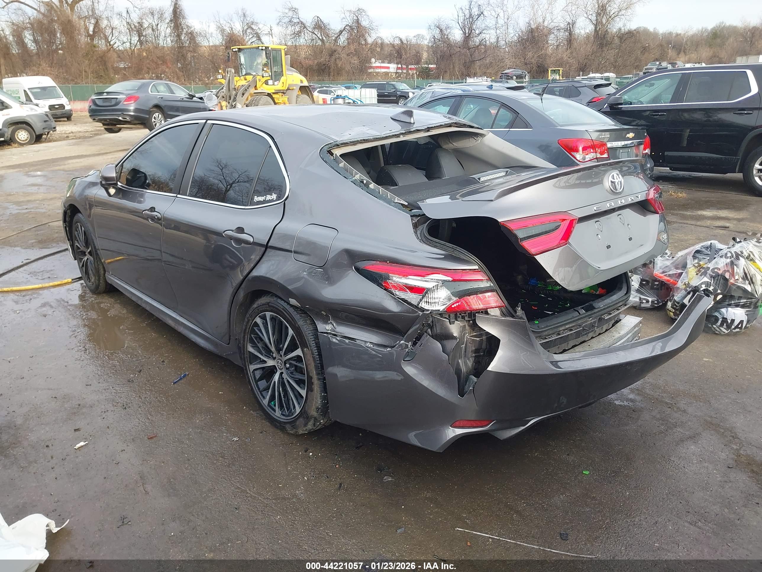 TOYOTA CAMRY image 3