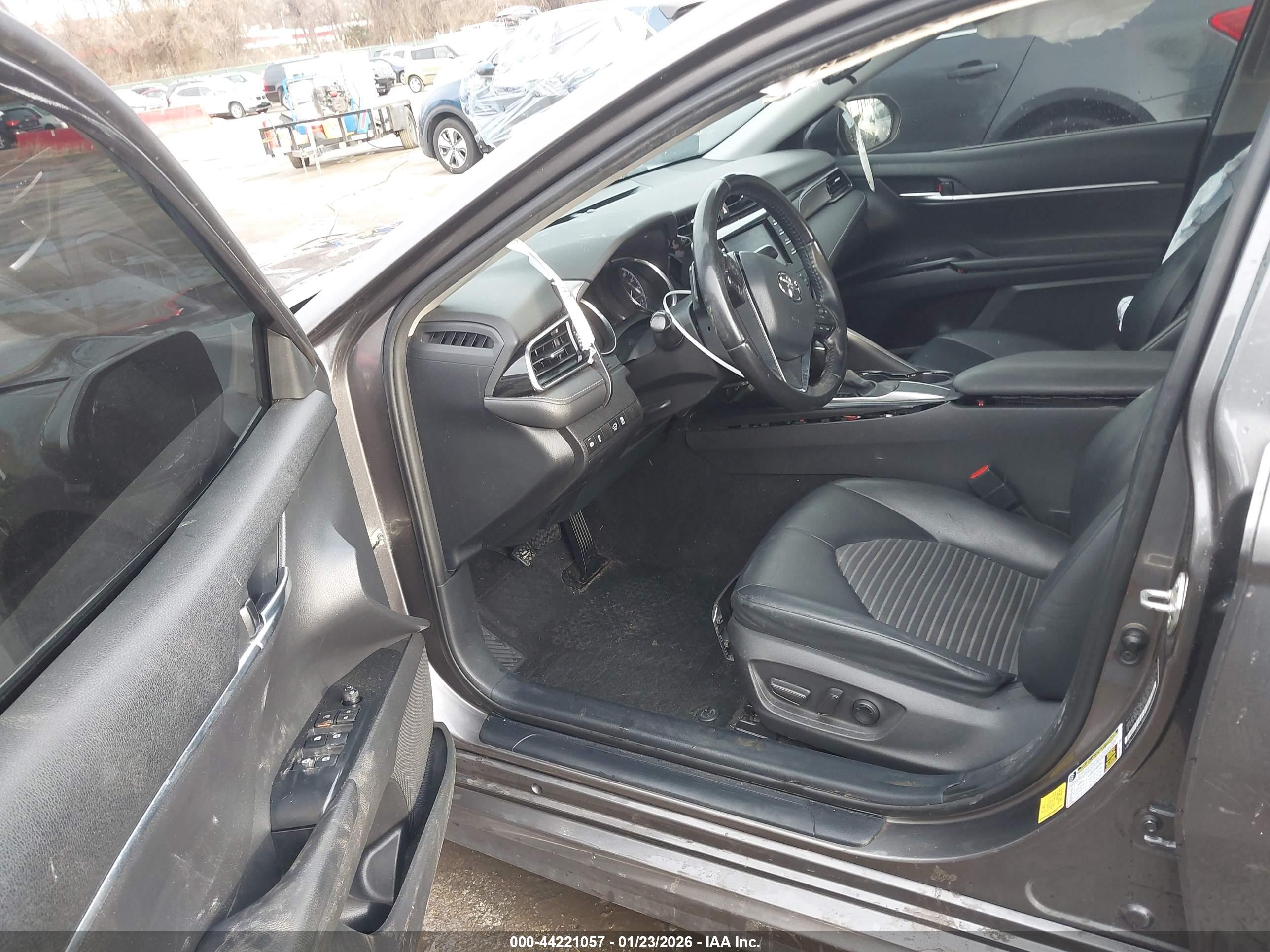 TOYOTA CAMRY image 5