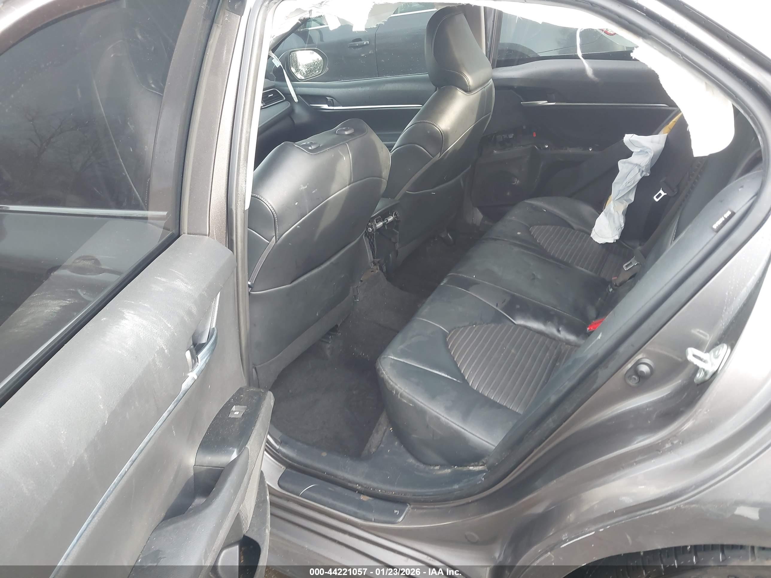 TOYOTA CAMRY image 8
