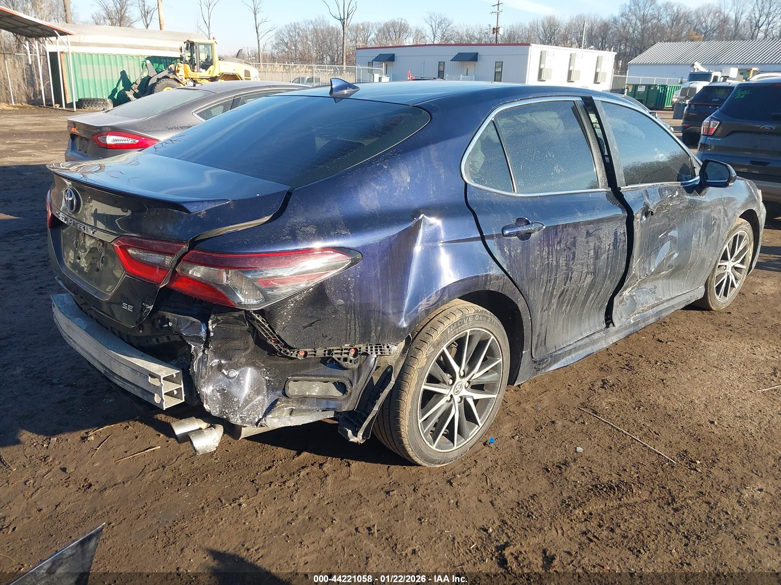 TOYOTA CAMRY image 4