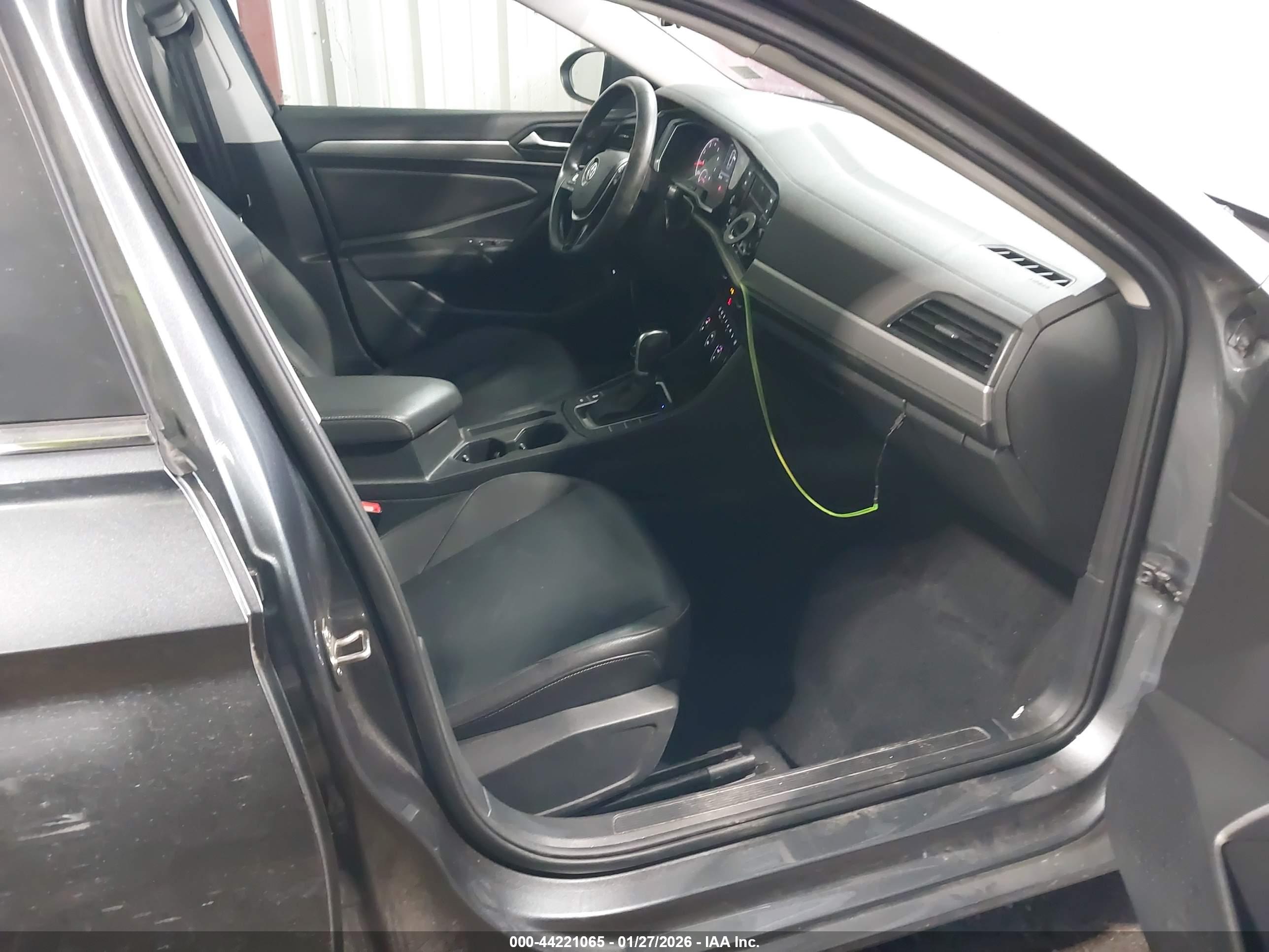 VOLKSWAGEN JETTA image 5