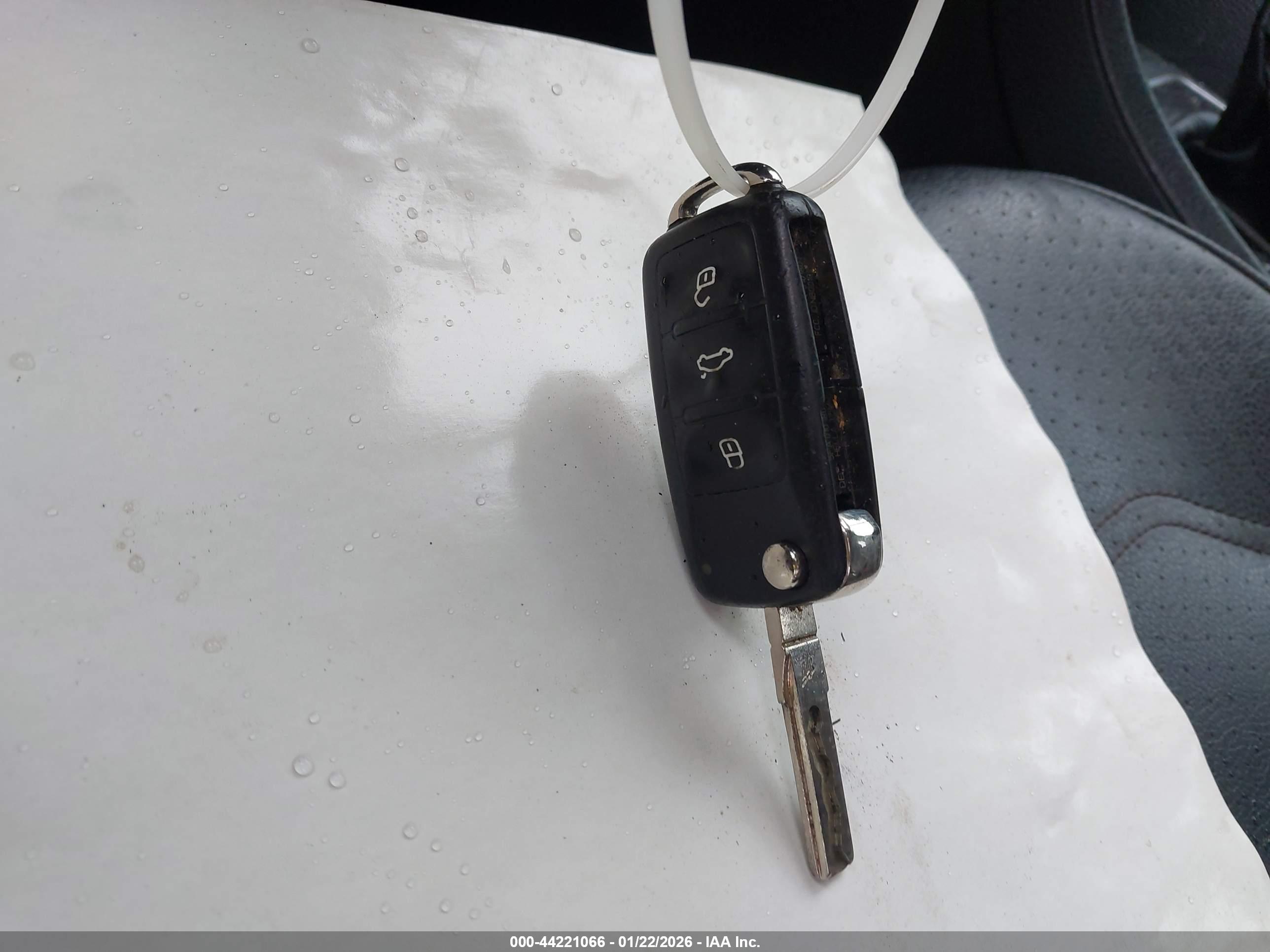 VOLKSWAGEN PASSAT image 11