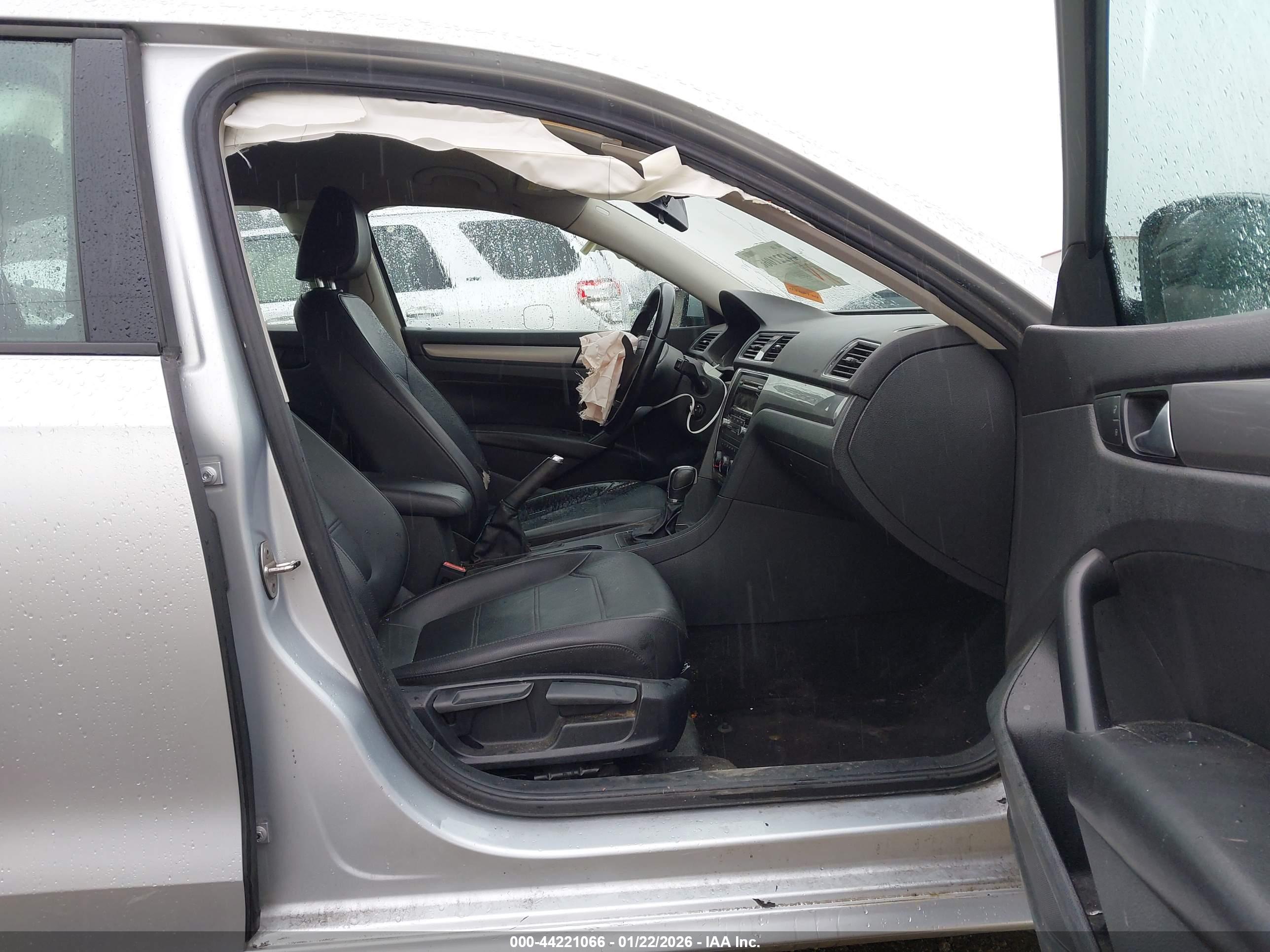 VOLKSWAGEN PASSAT image 5