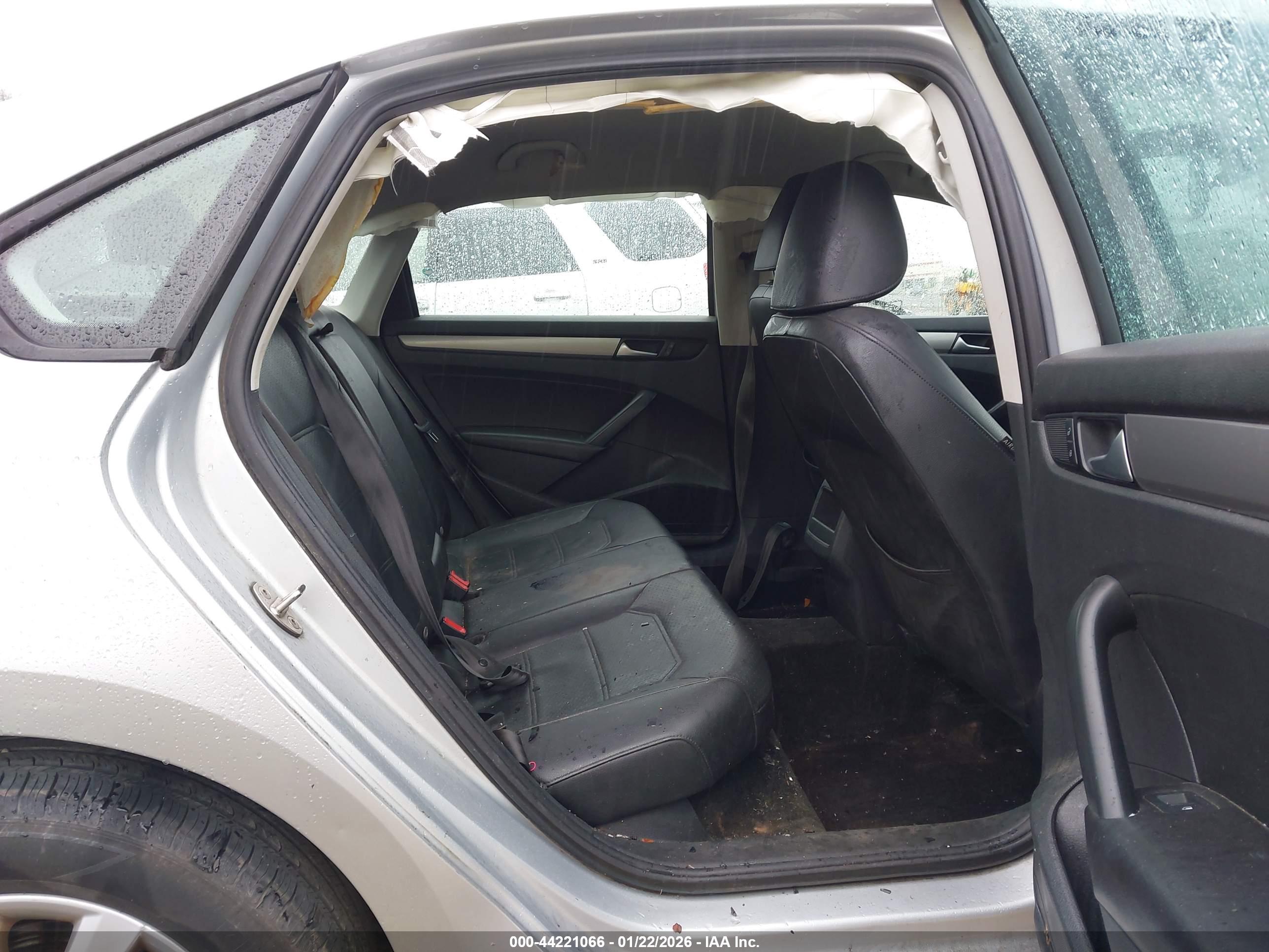 VOLKSWAGEN PASSAT image 8