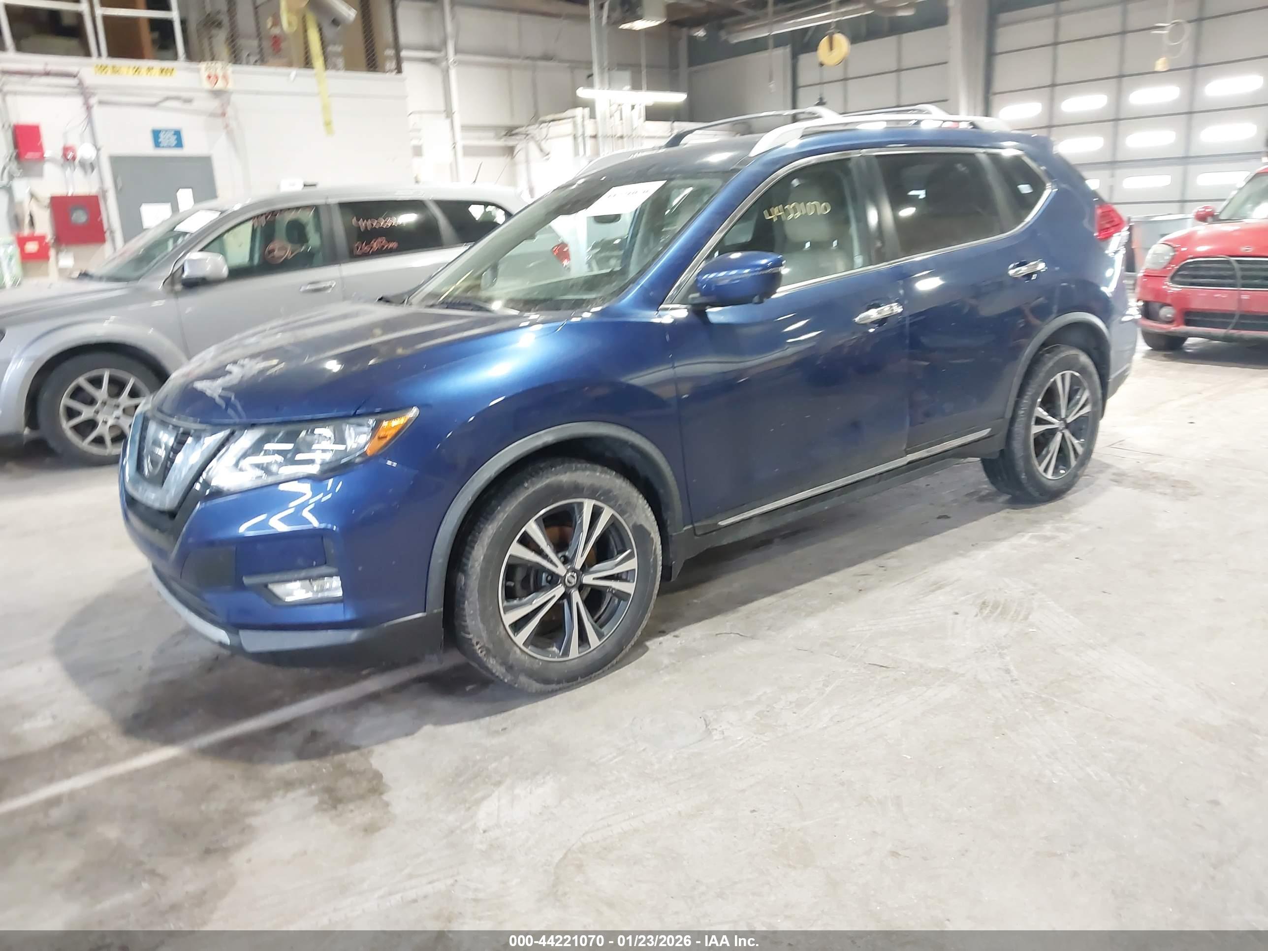 NISSAN ROGUE image 2