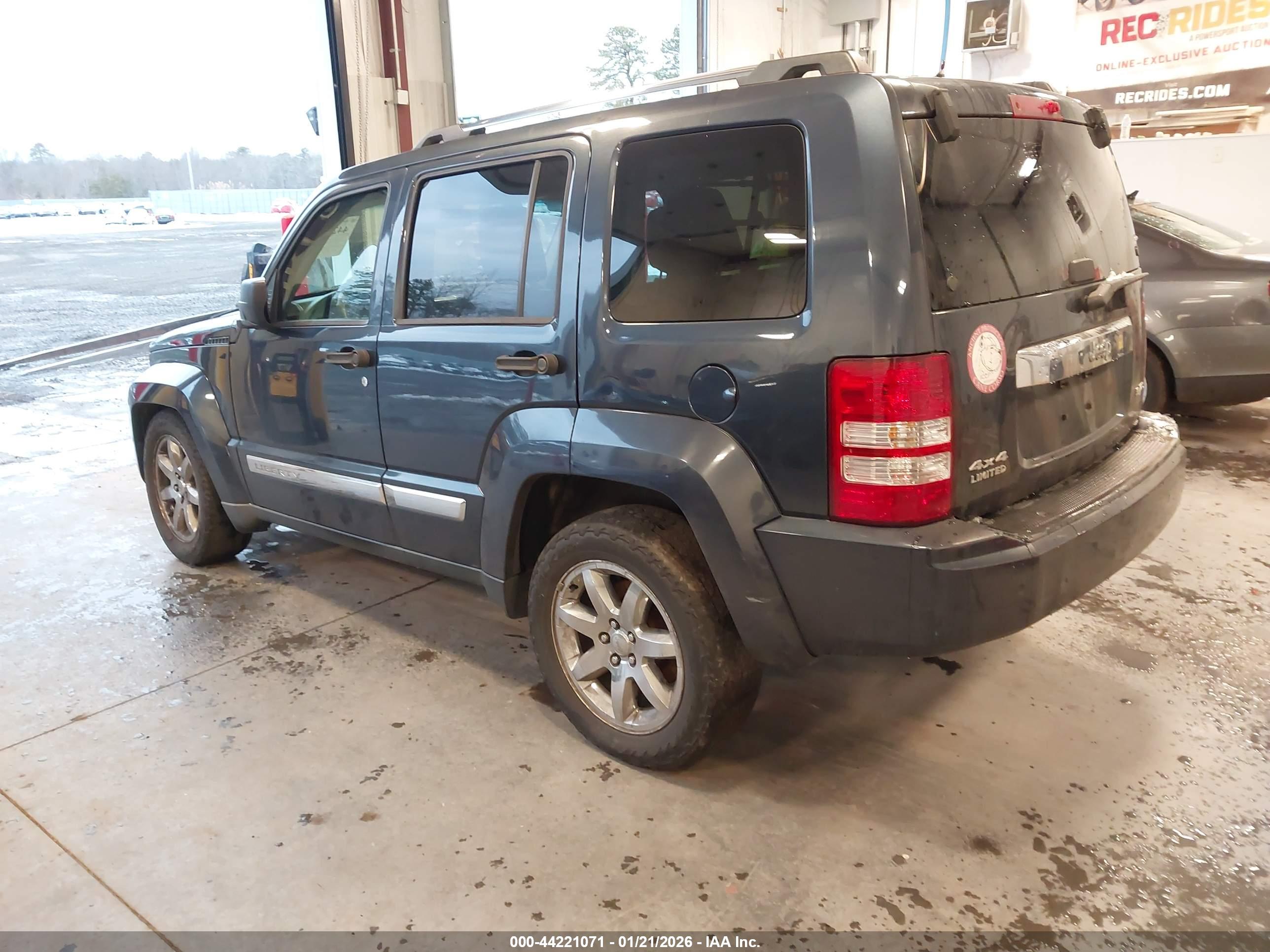 JEEP LIBERTY image 3