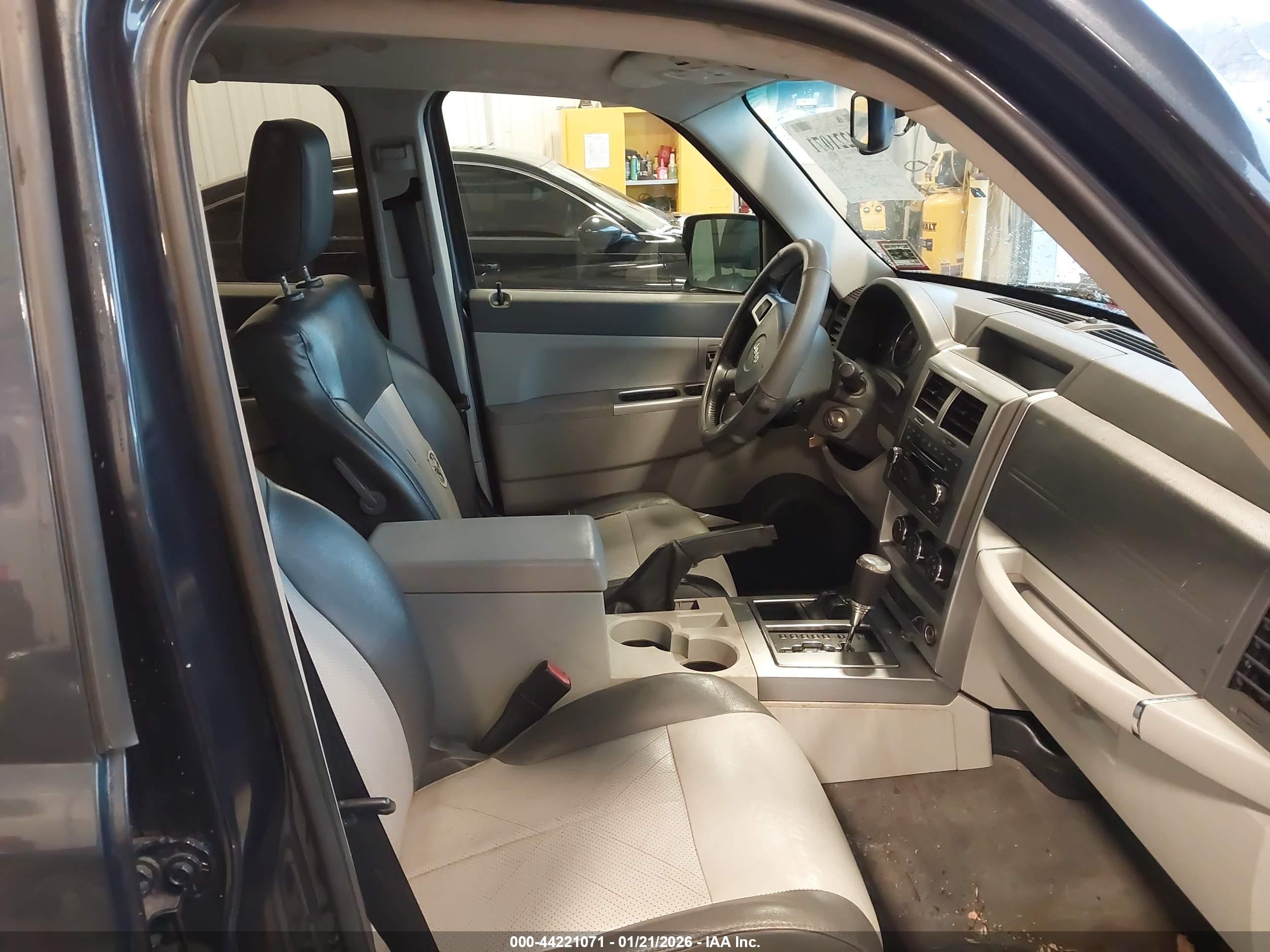 JEEP LIBERTY image 5