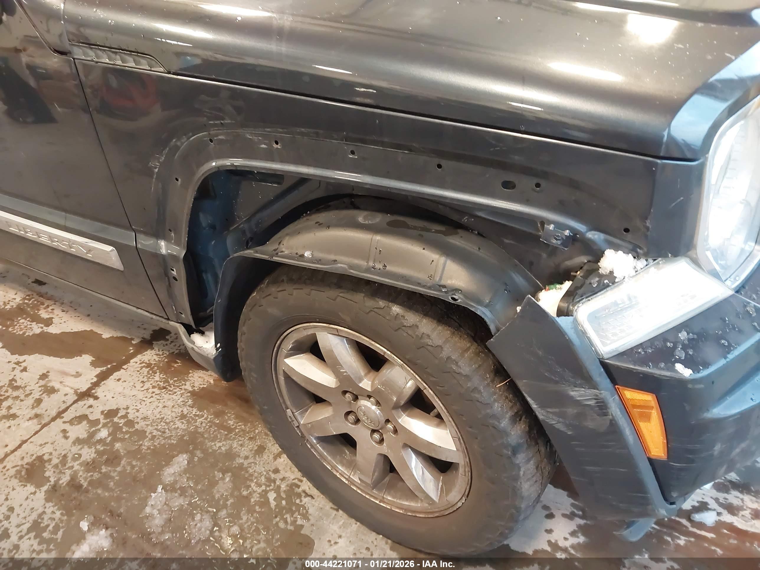 JEEP LIBERTY image 6