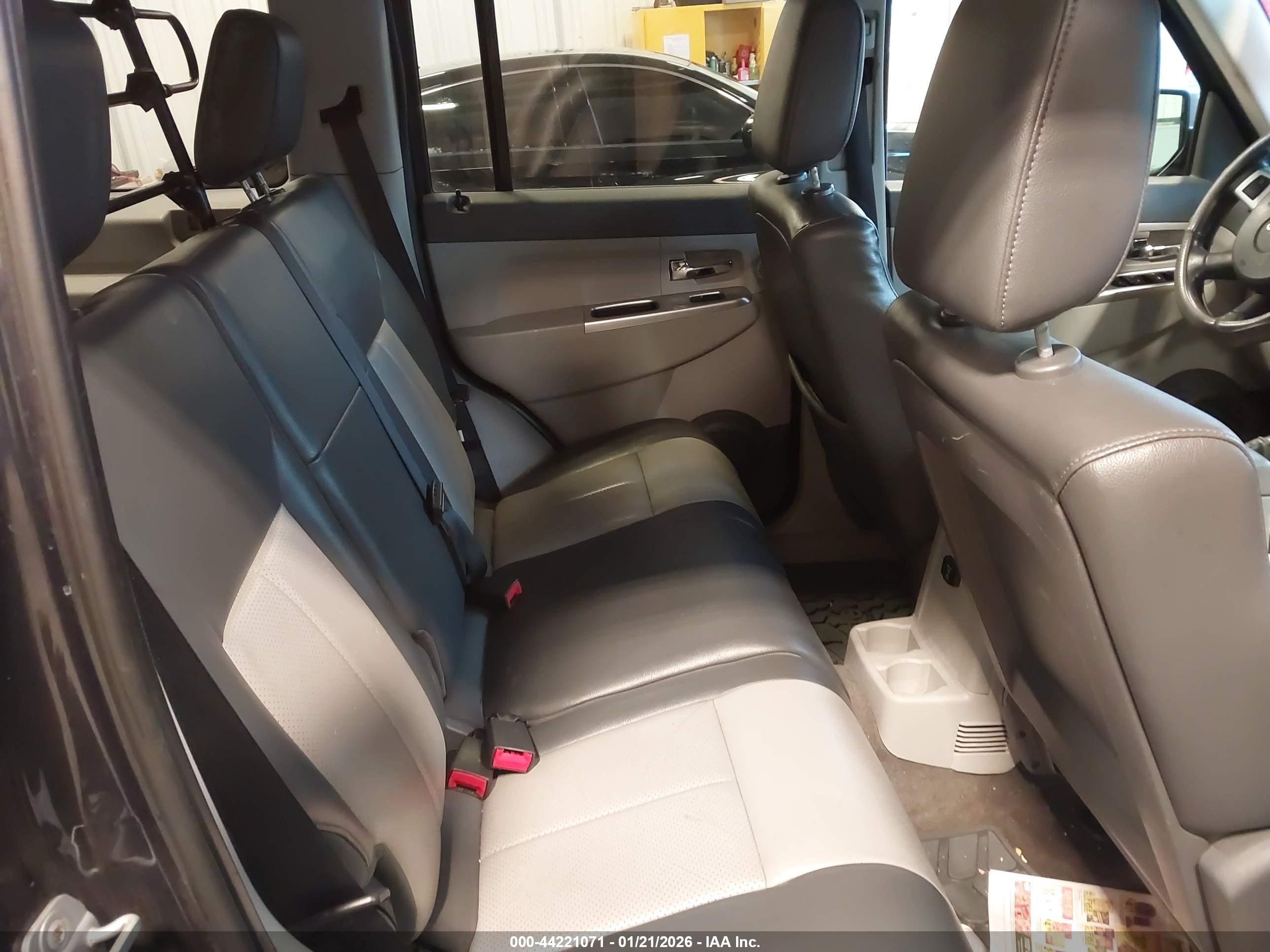 JEEP LIBERTY image 8