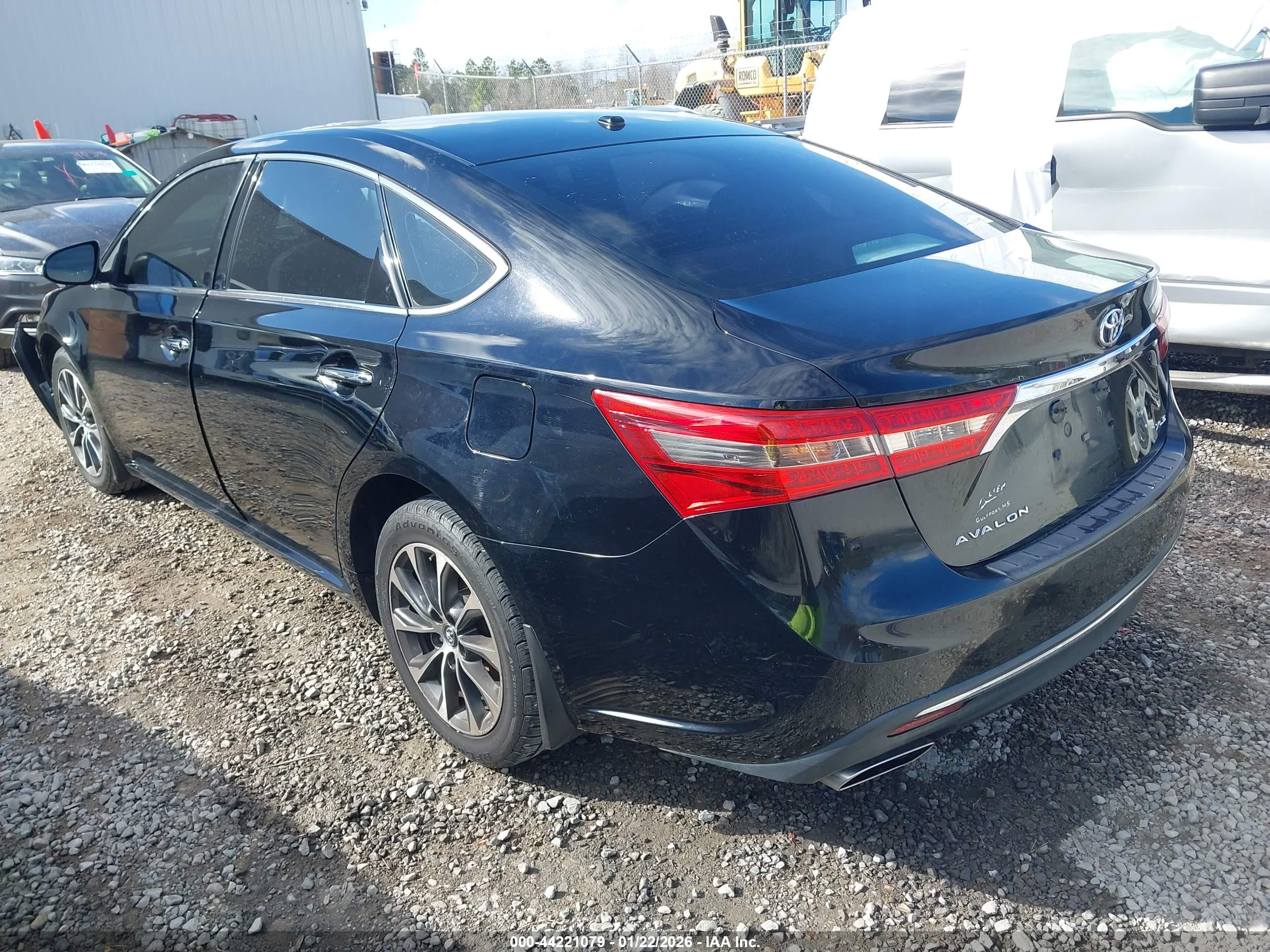 TOYOTA AVALON image 3