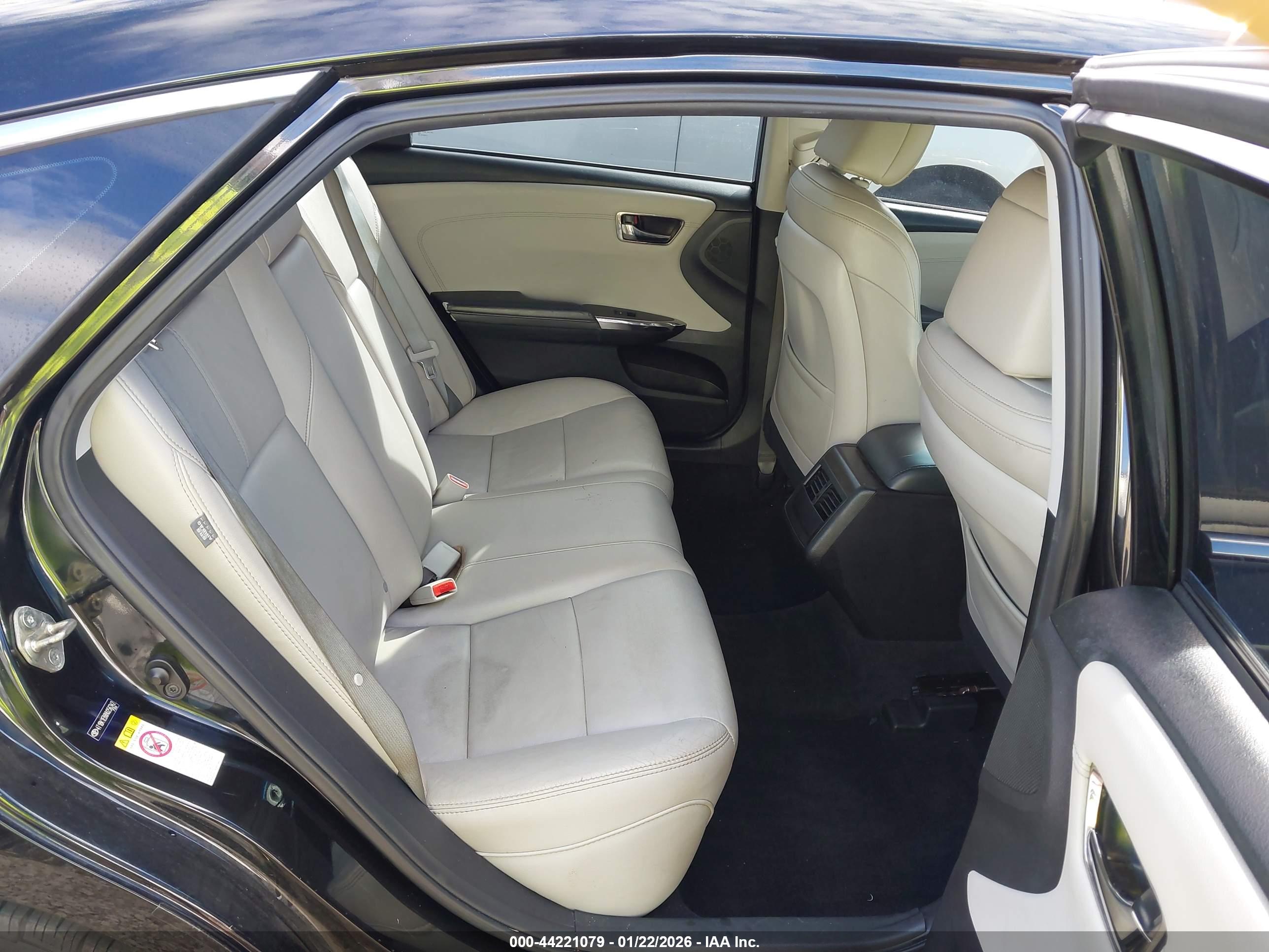 TOYOTA AVALON image 8