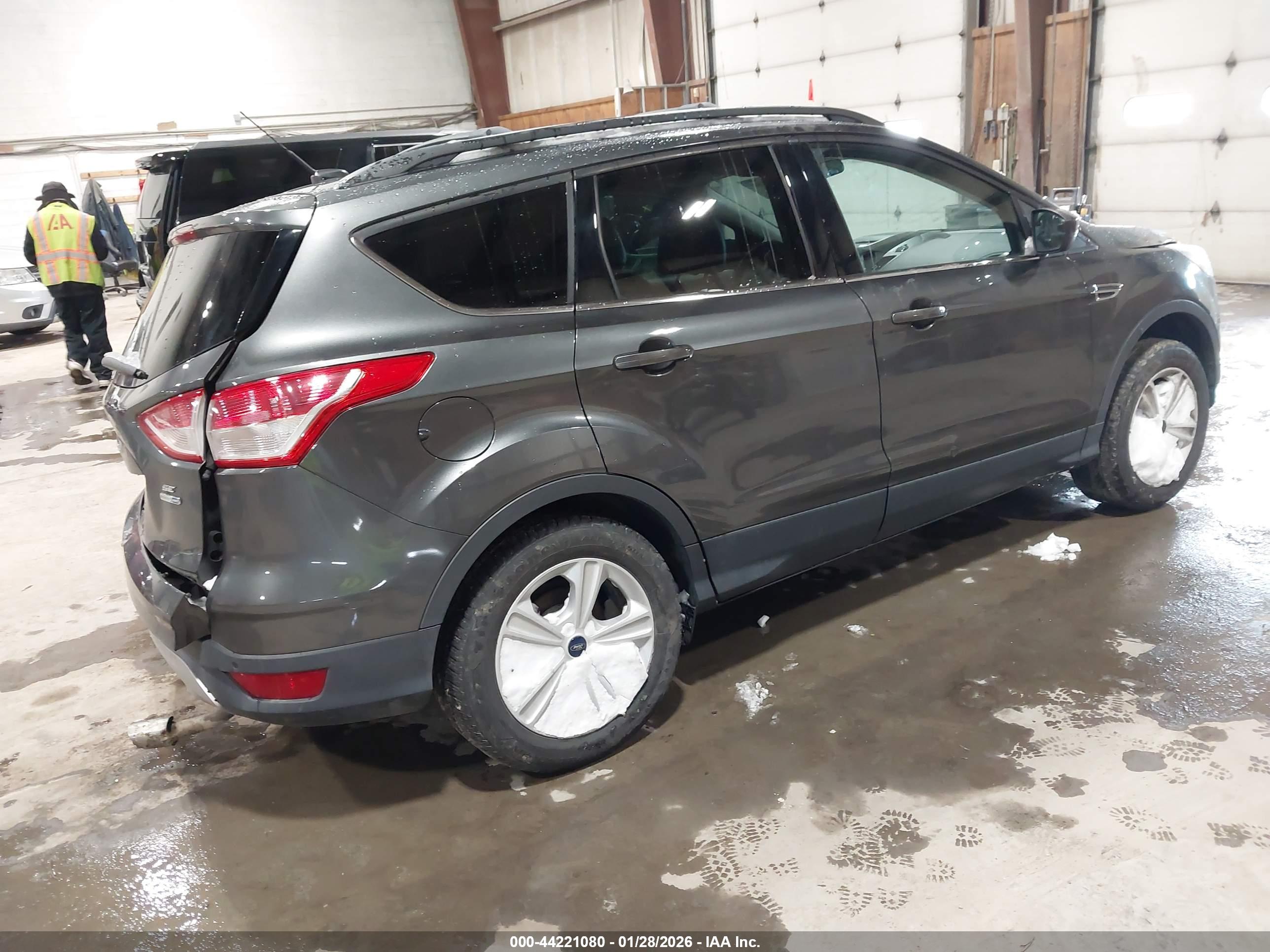 FORD ESCAPE image 4