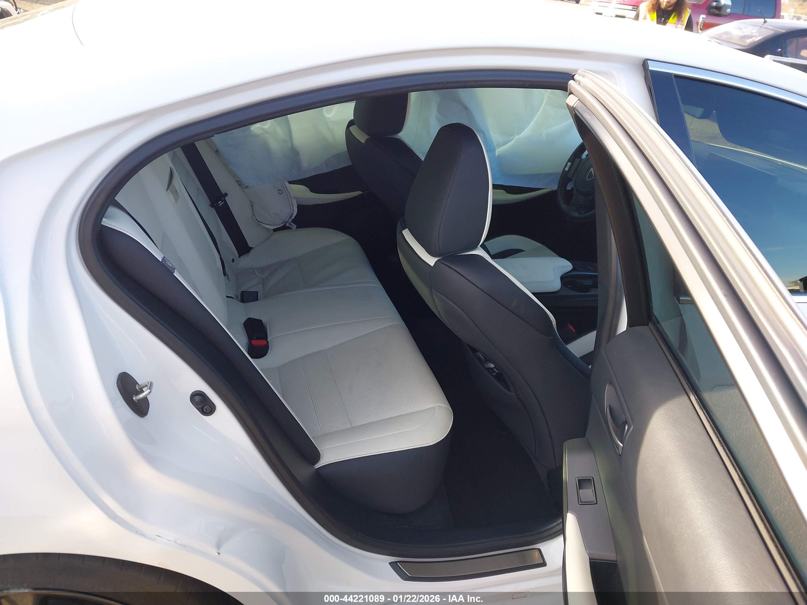 LEXUS IS image 8