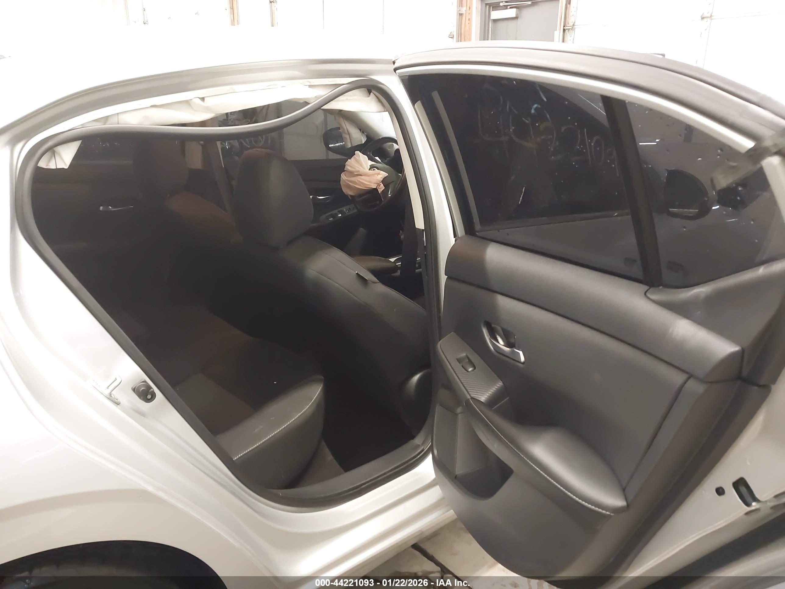 NISSAN SENTRA image 8