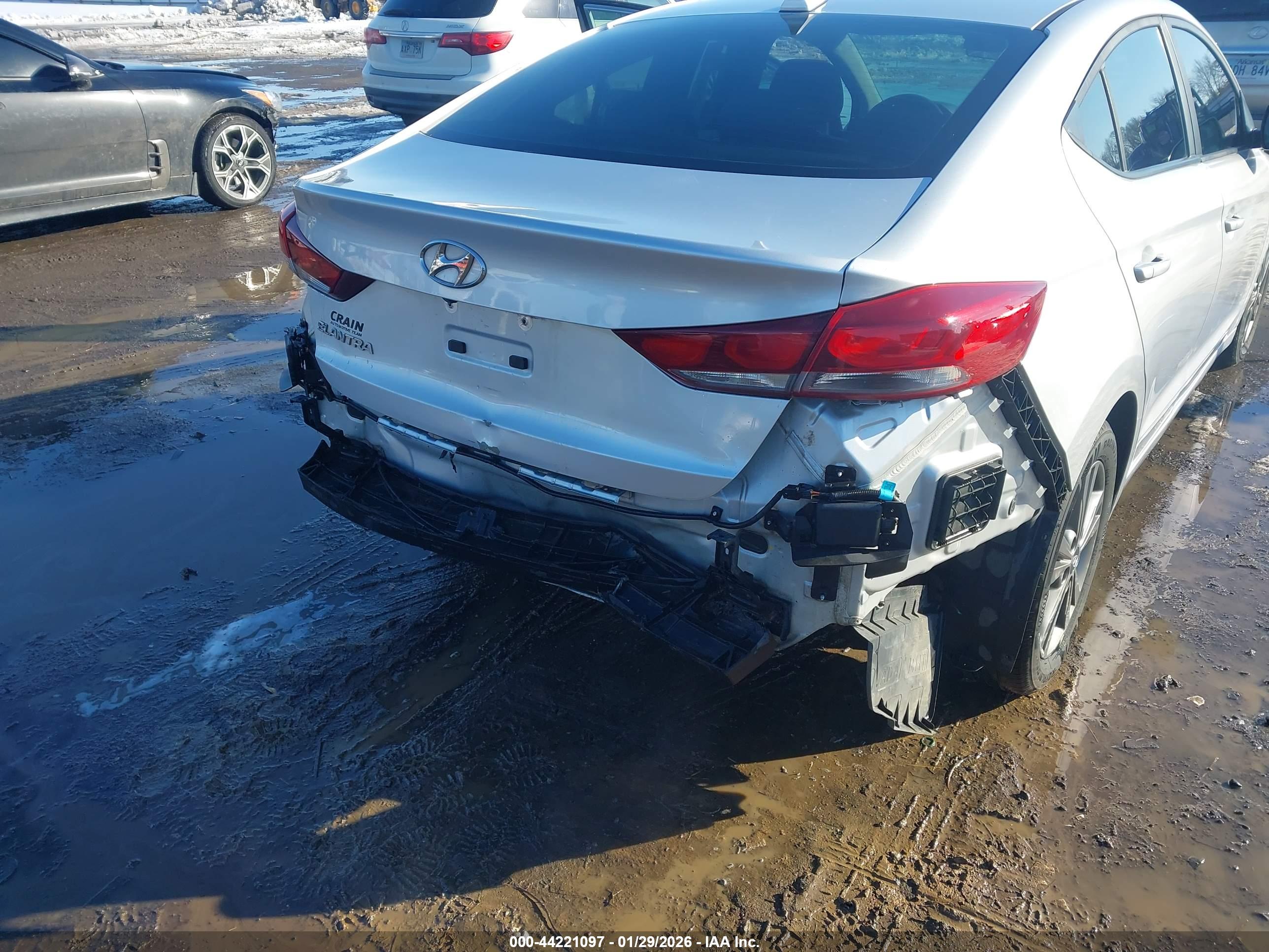HYUNDAI ELANTRA image 6