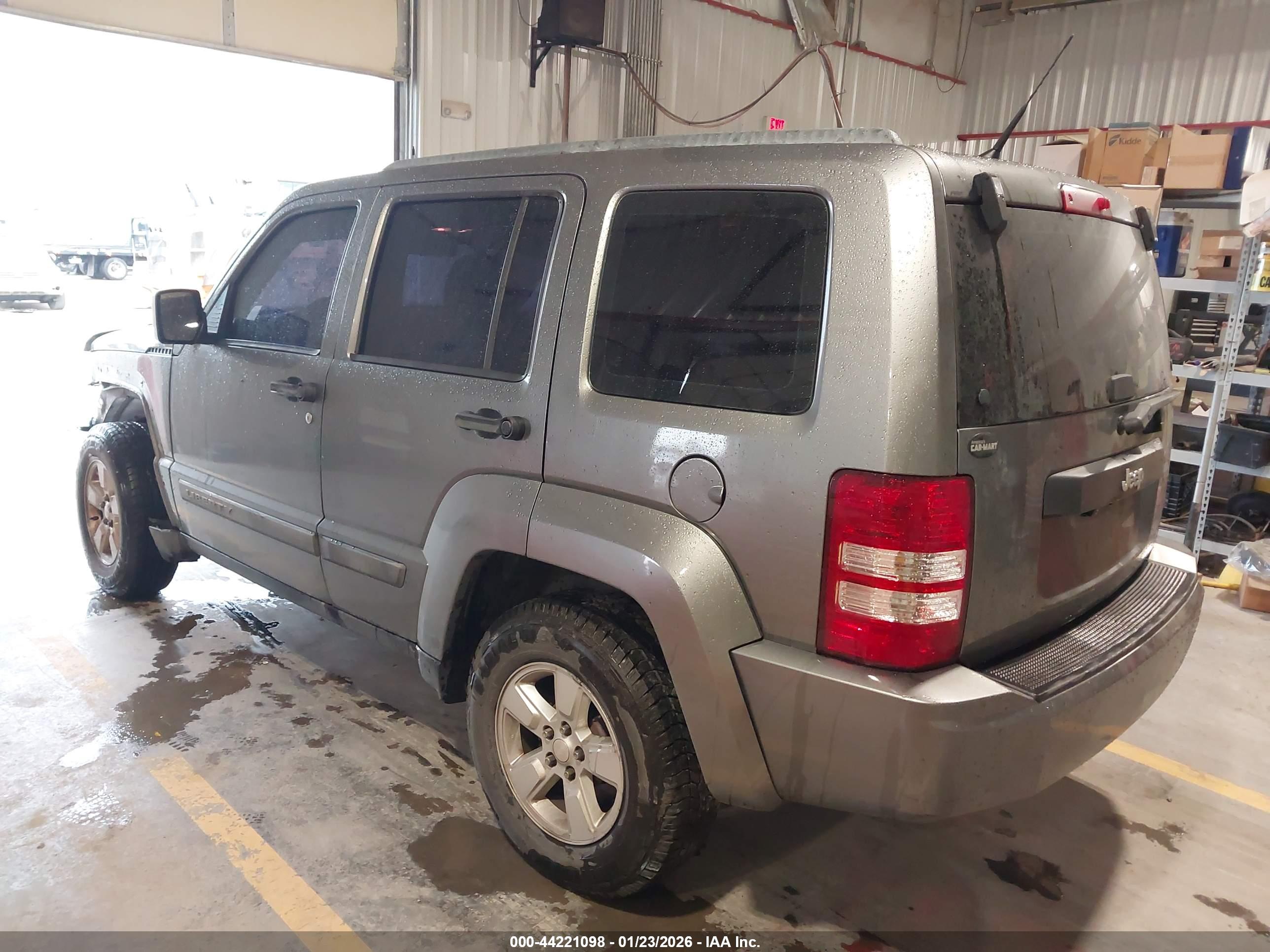 JEEP LIBERTY image 3