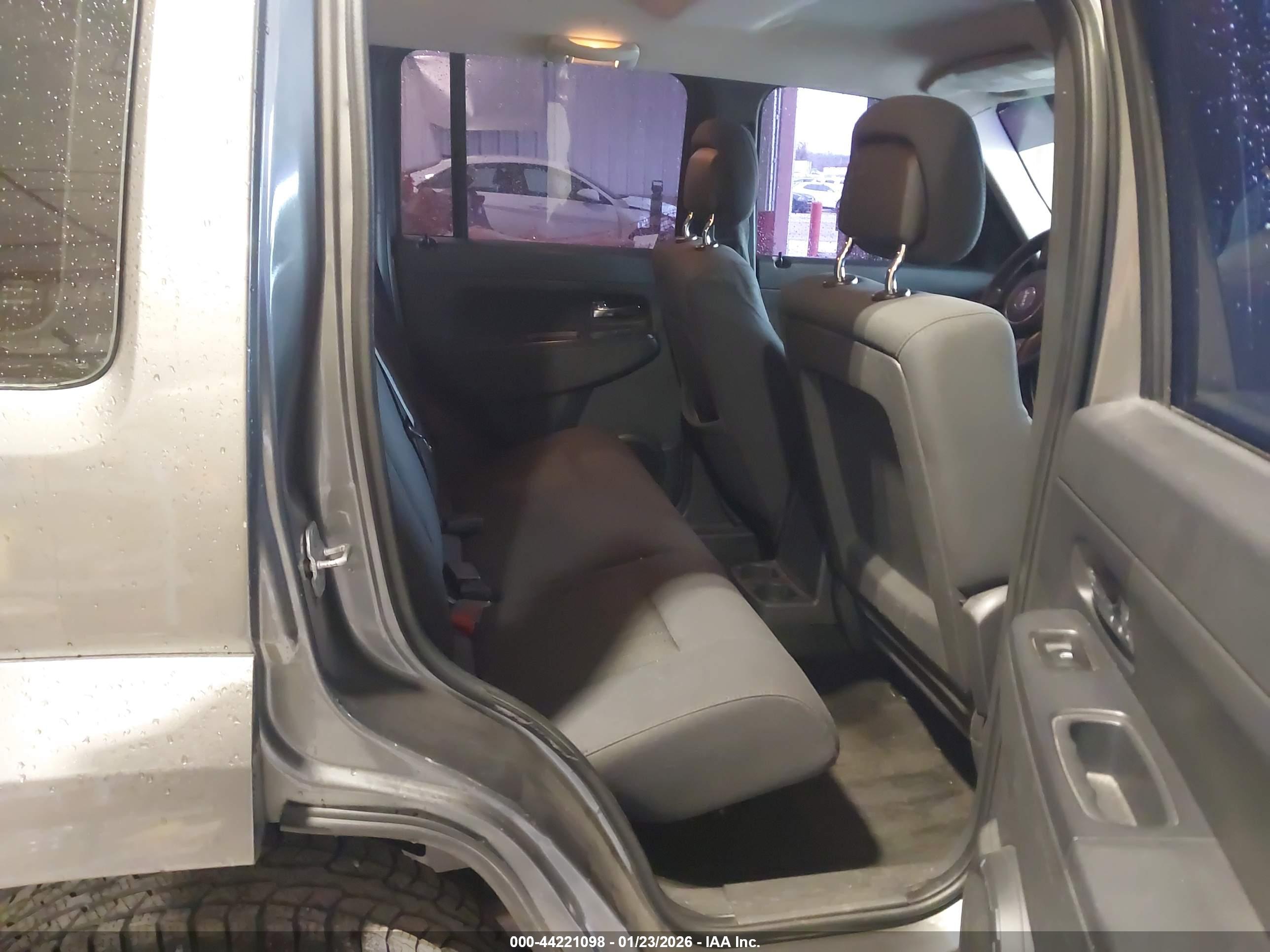 JEEP LIBERTY image 8