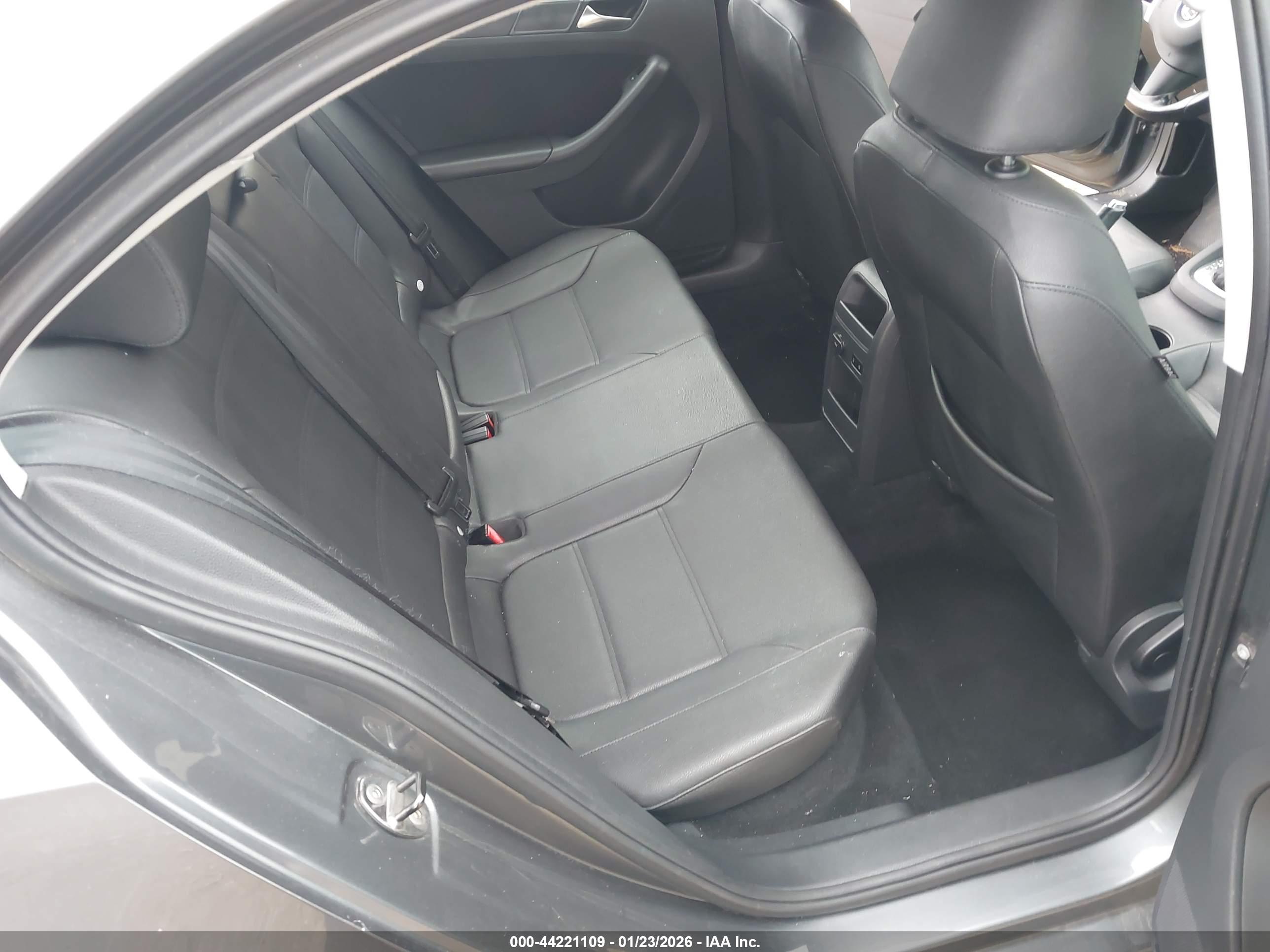 VOLKSWAGEN JETTA image 8
