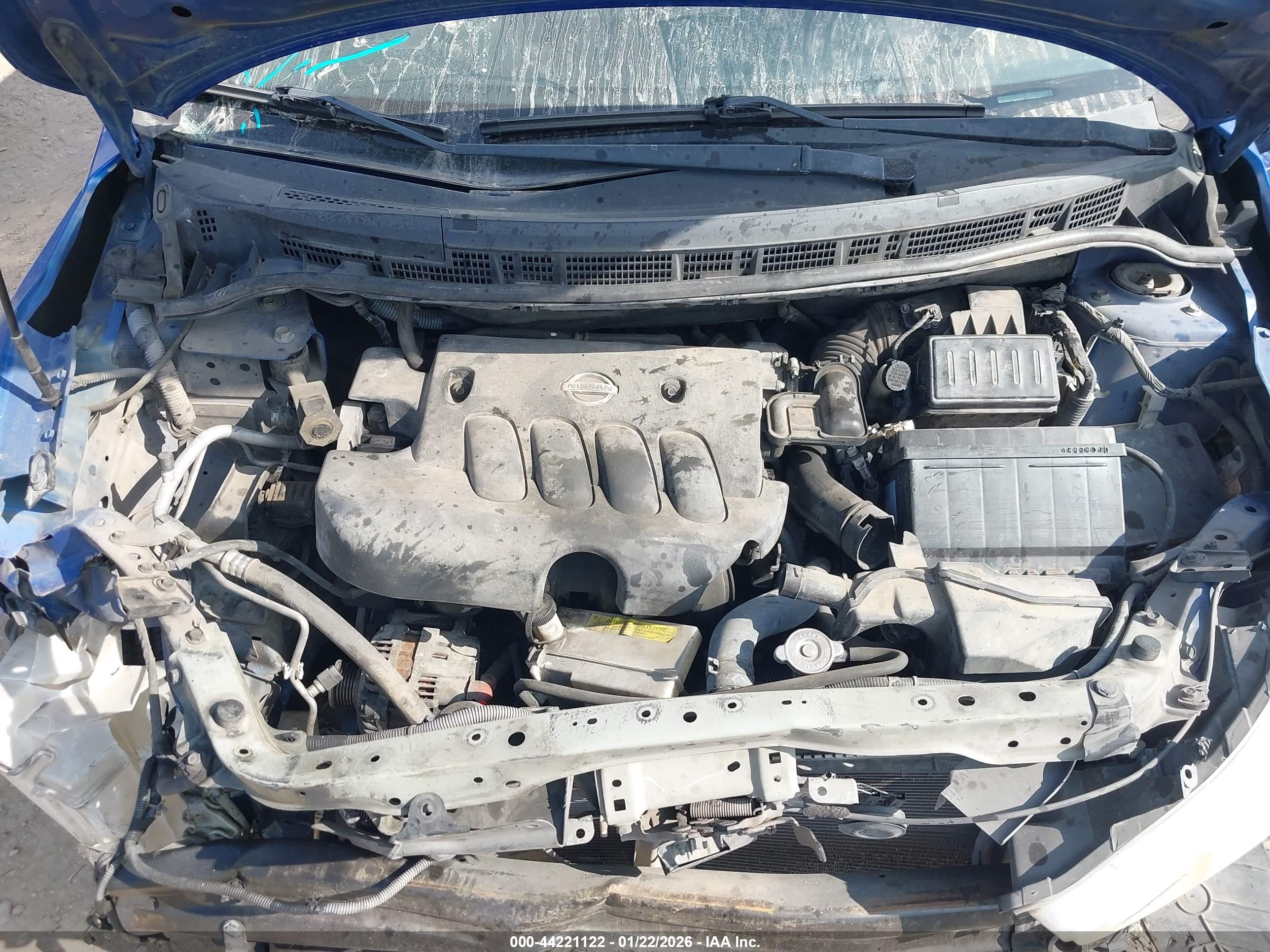 NISSAN VERSA image 10