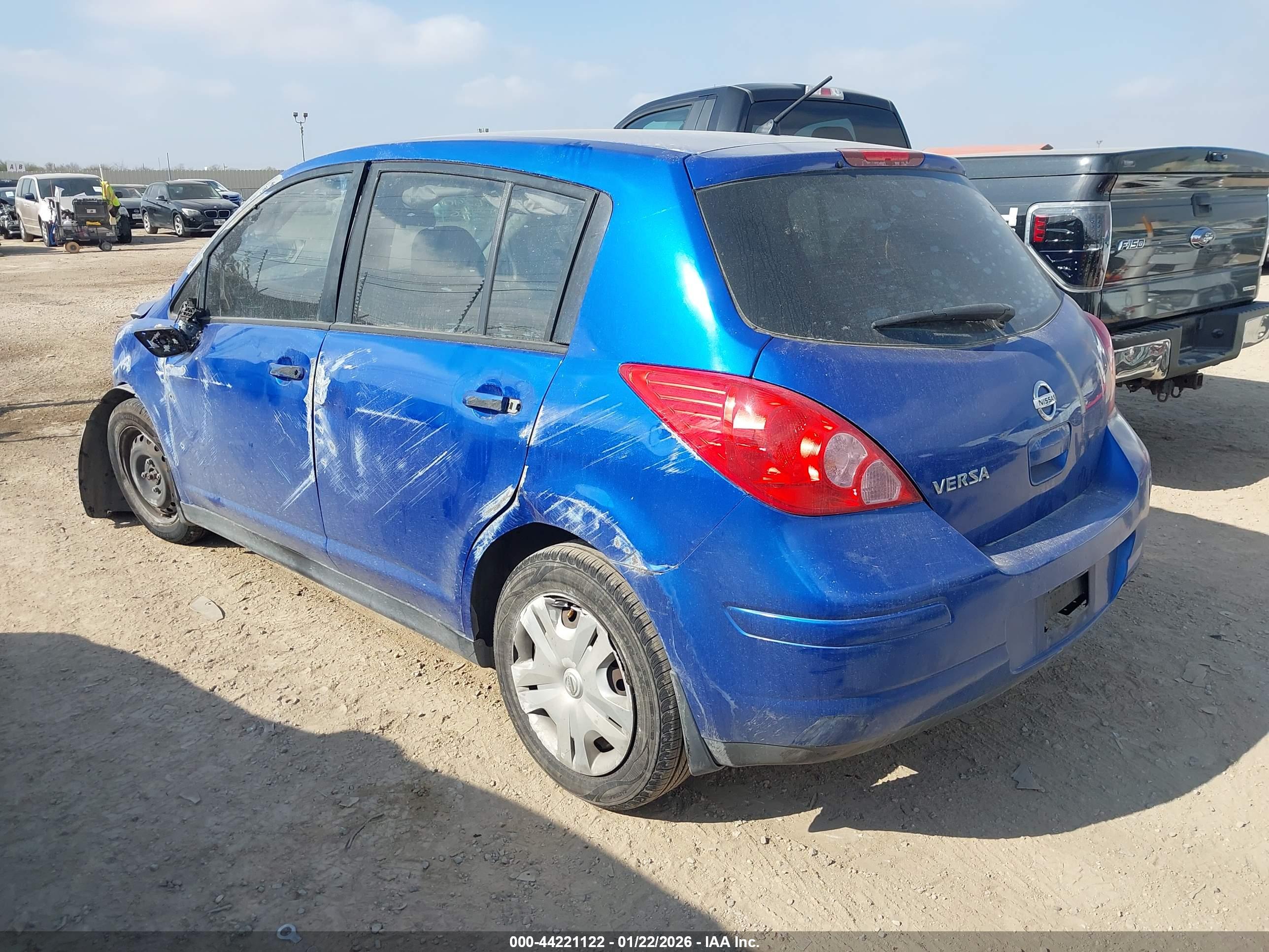 NISSAN VERSA image 3
