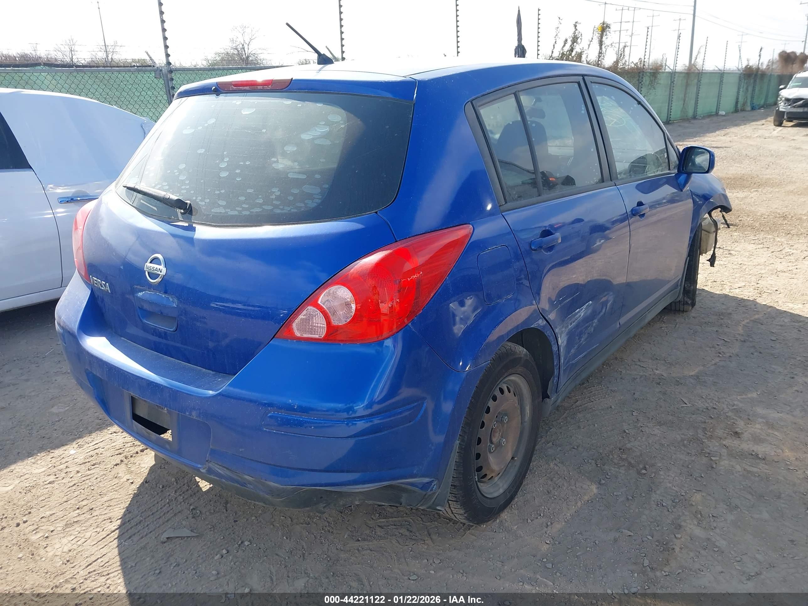 NISSAN VERSA image 4