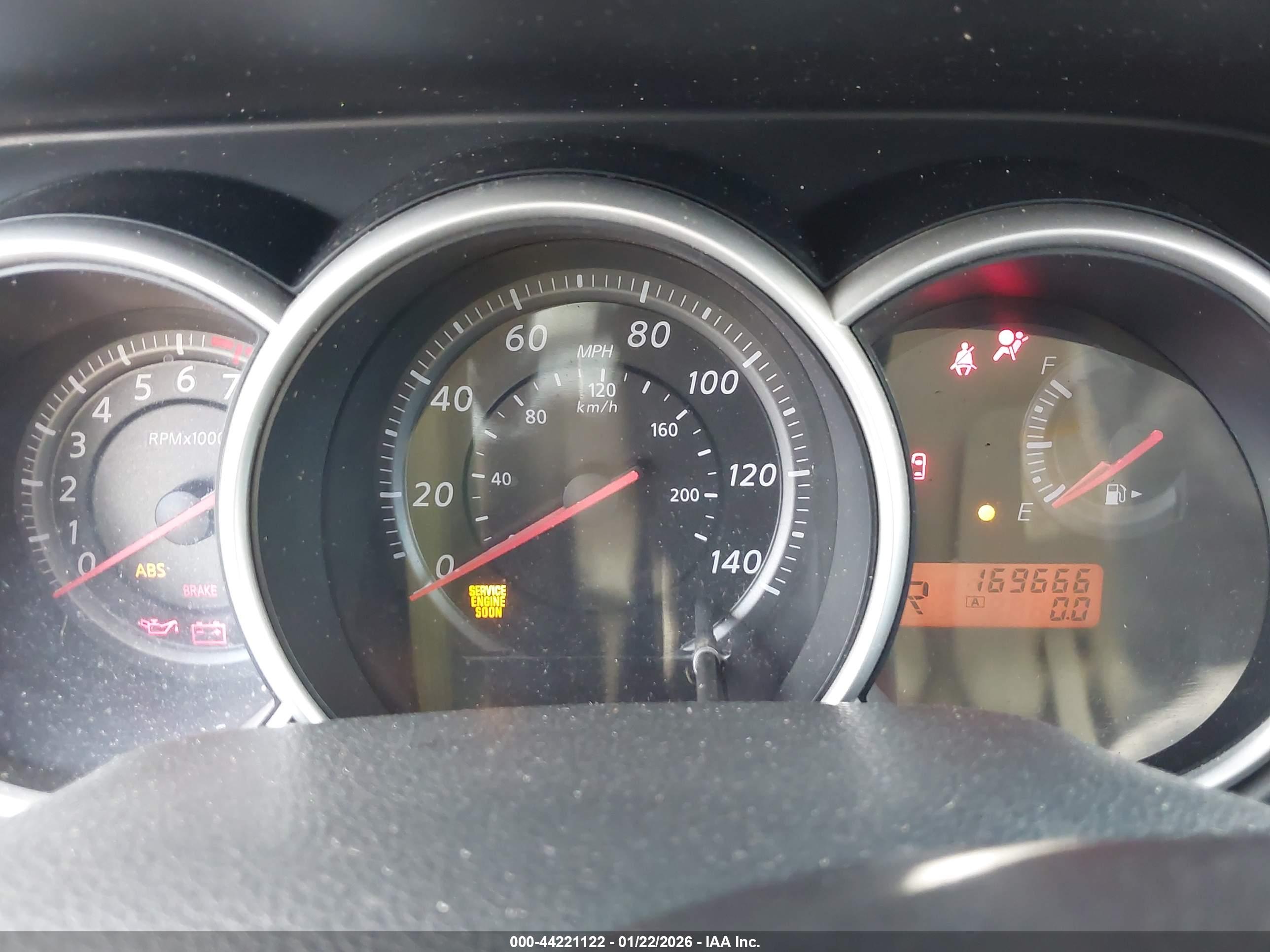 NISSAN VERSA image 7