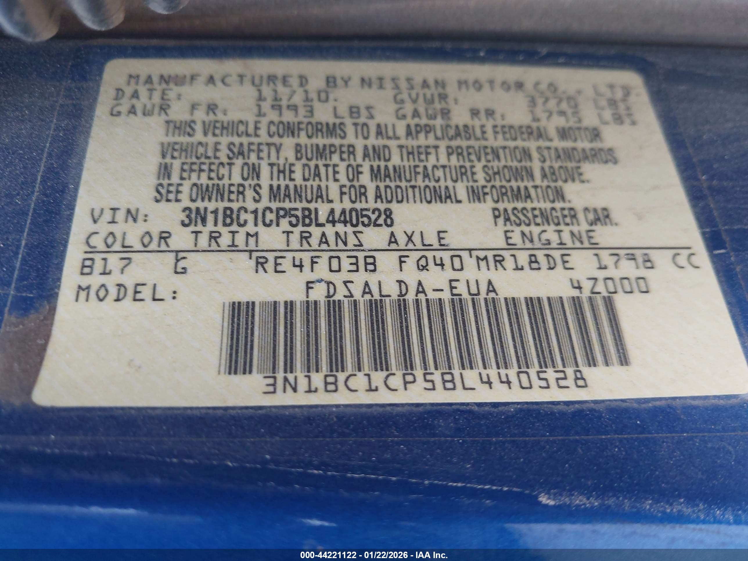 NISSAN VERSA image 9