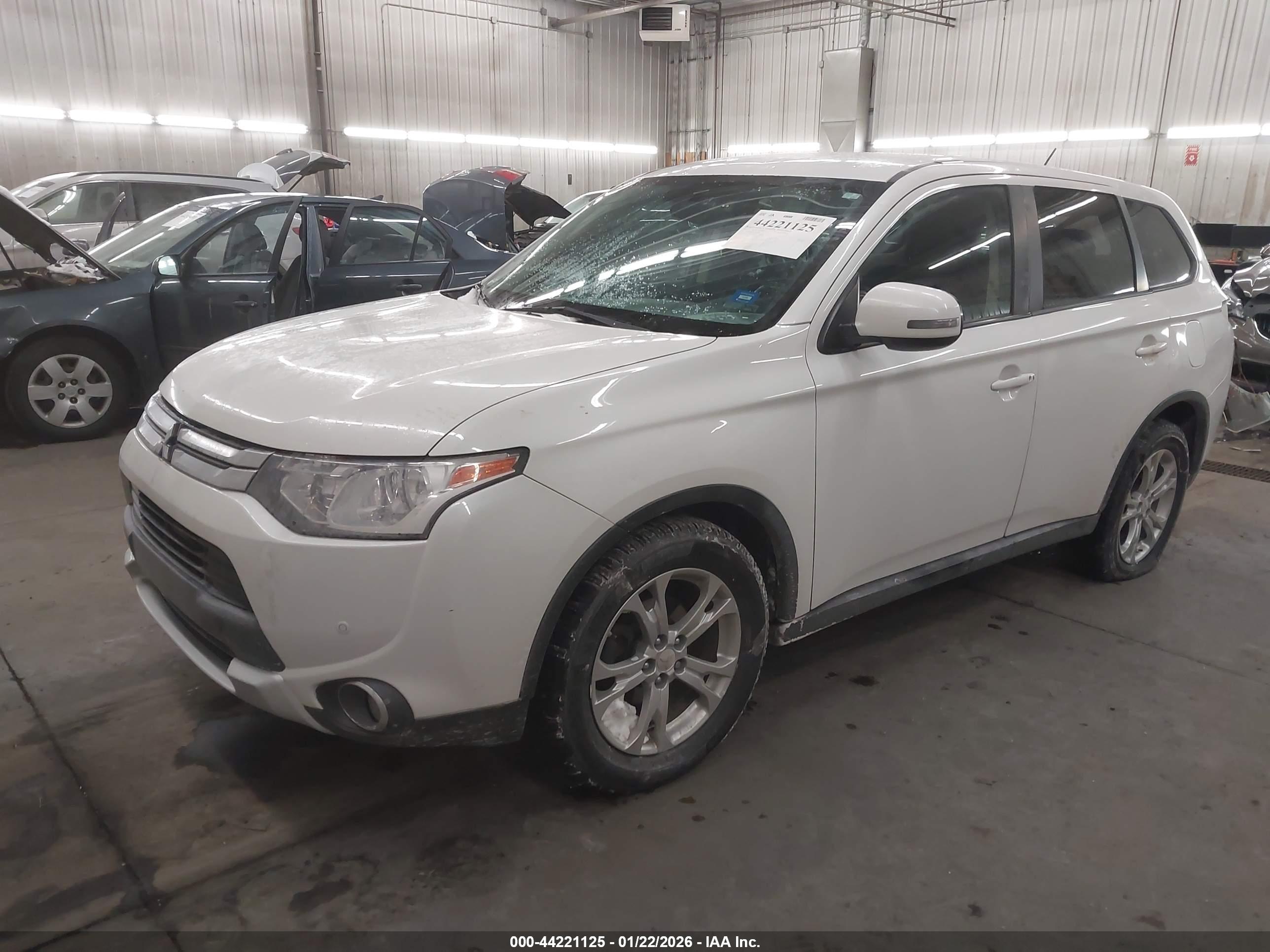 MITSUBISHI OUTLANDER image 2