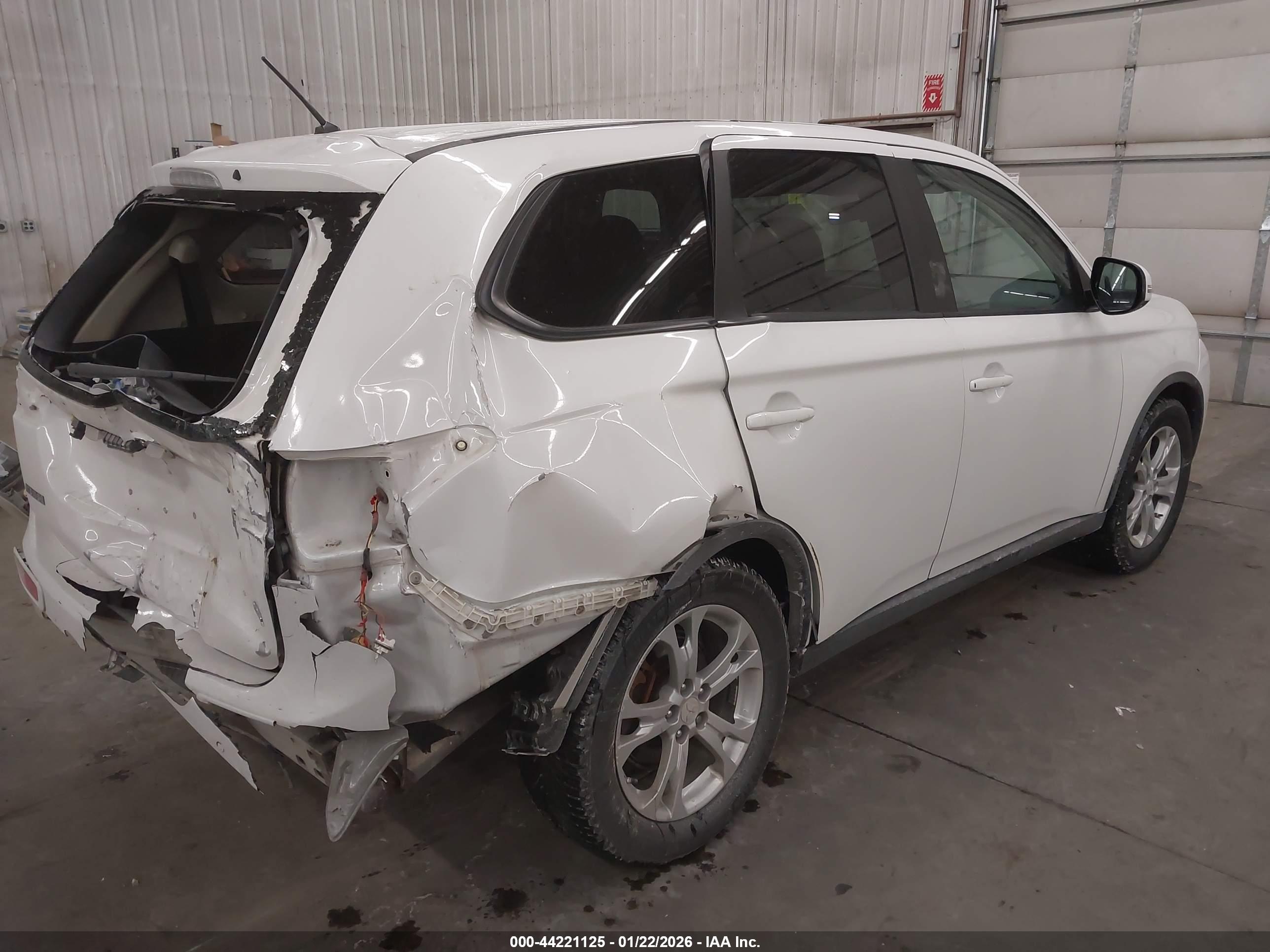 MITSUBISHI OUTLANDER image 4