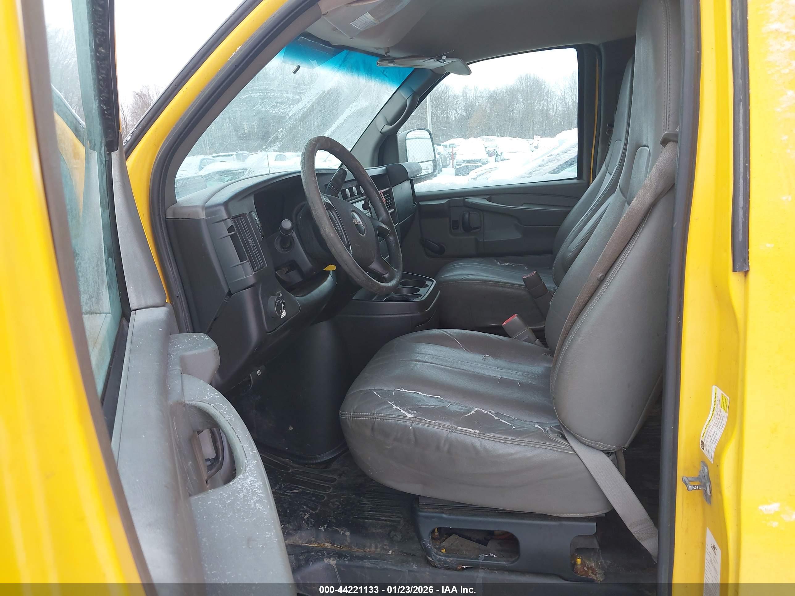 GMC SAVANA image 8