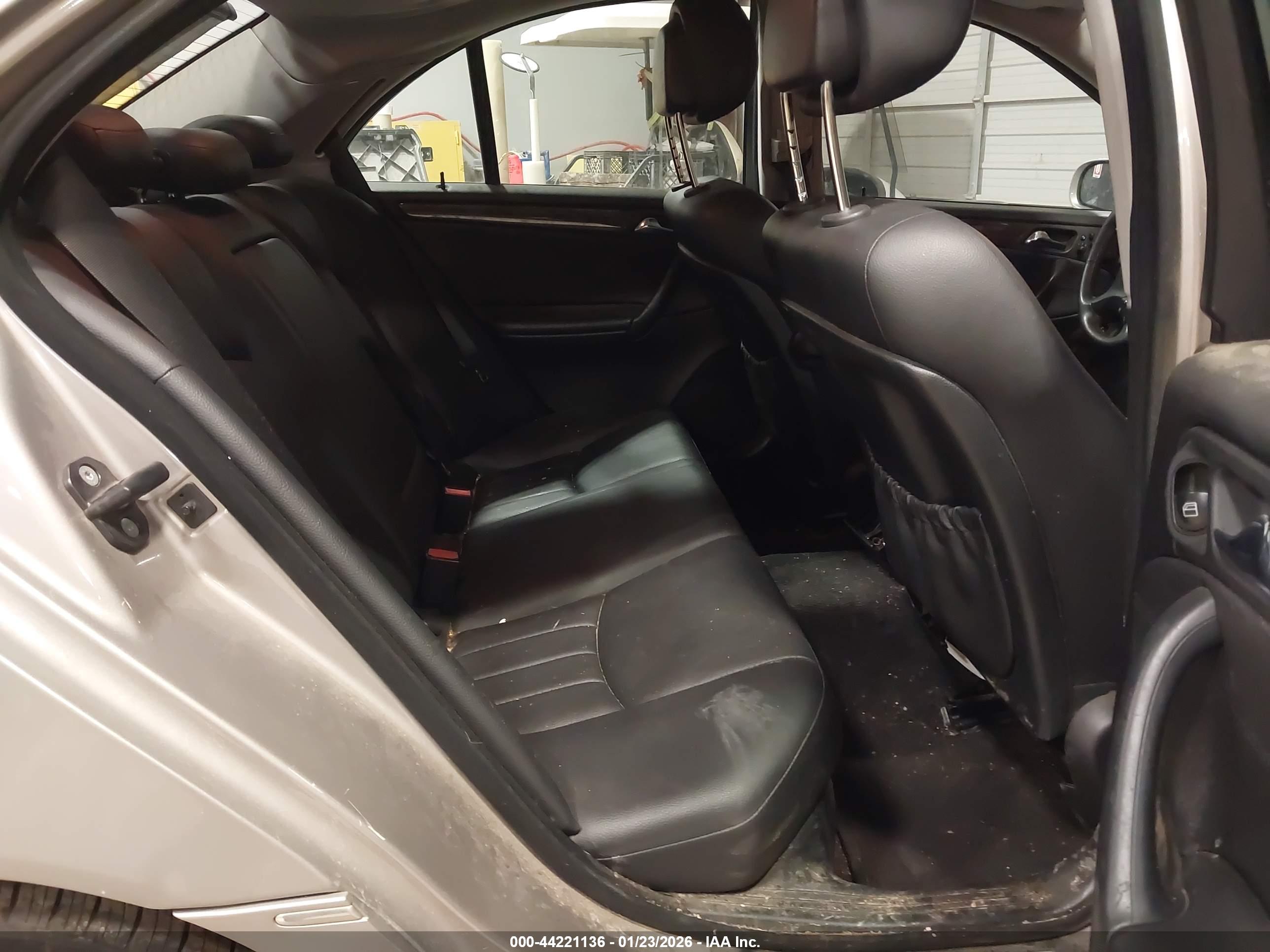 MERCEDES-BENZ C image 8