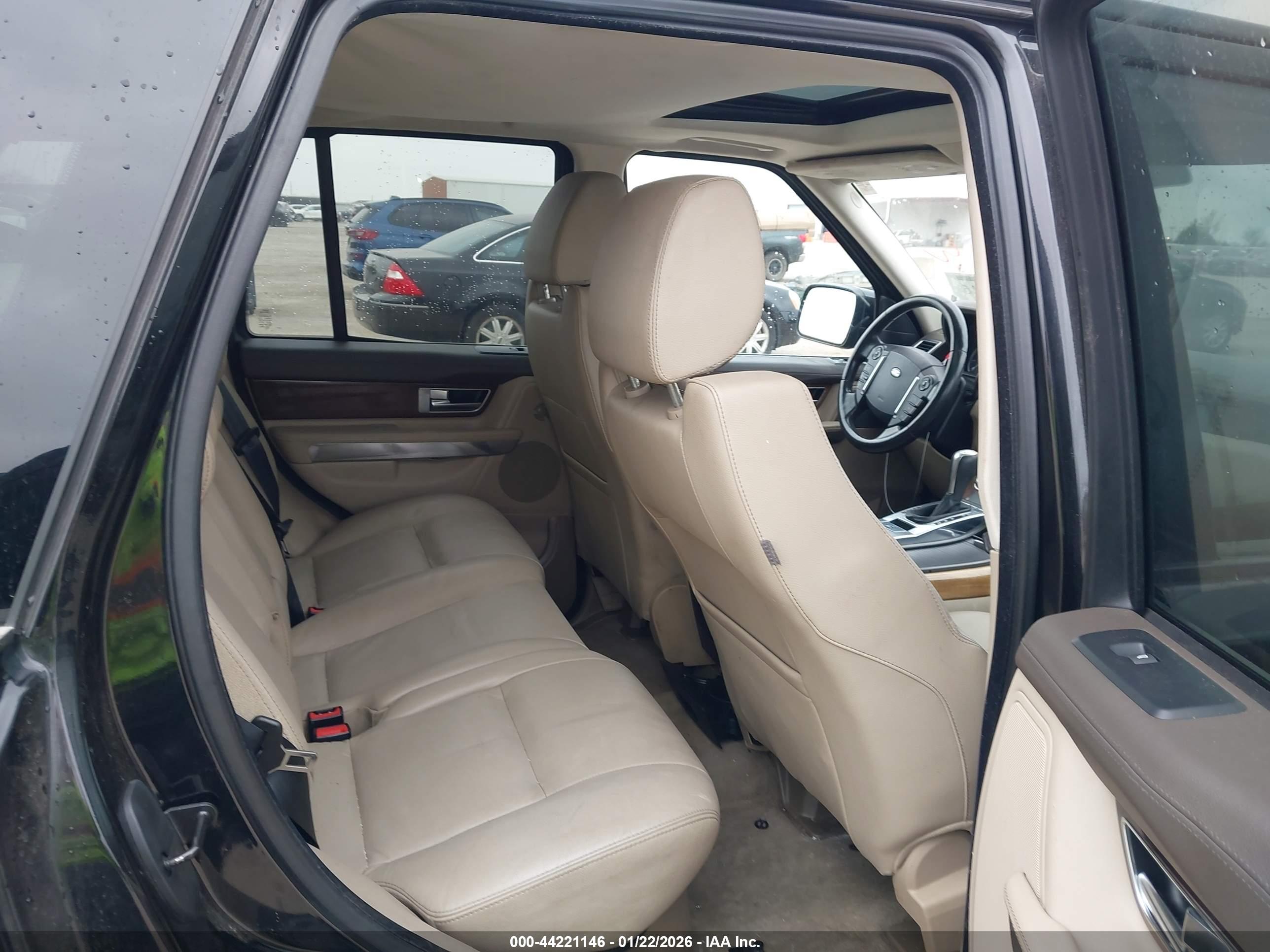 LAND ROVER image 8