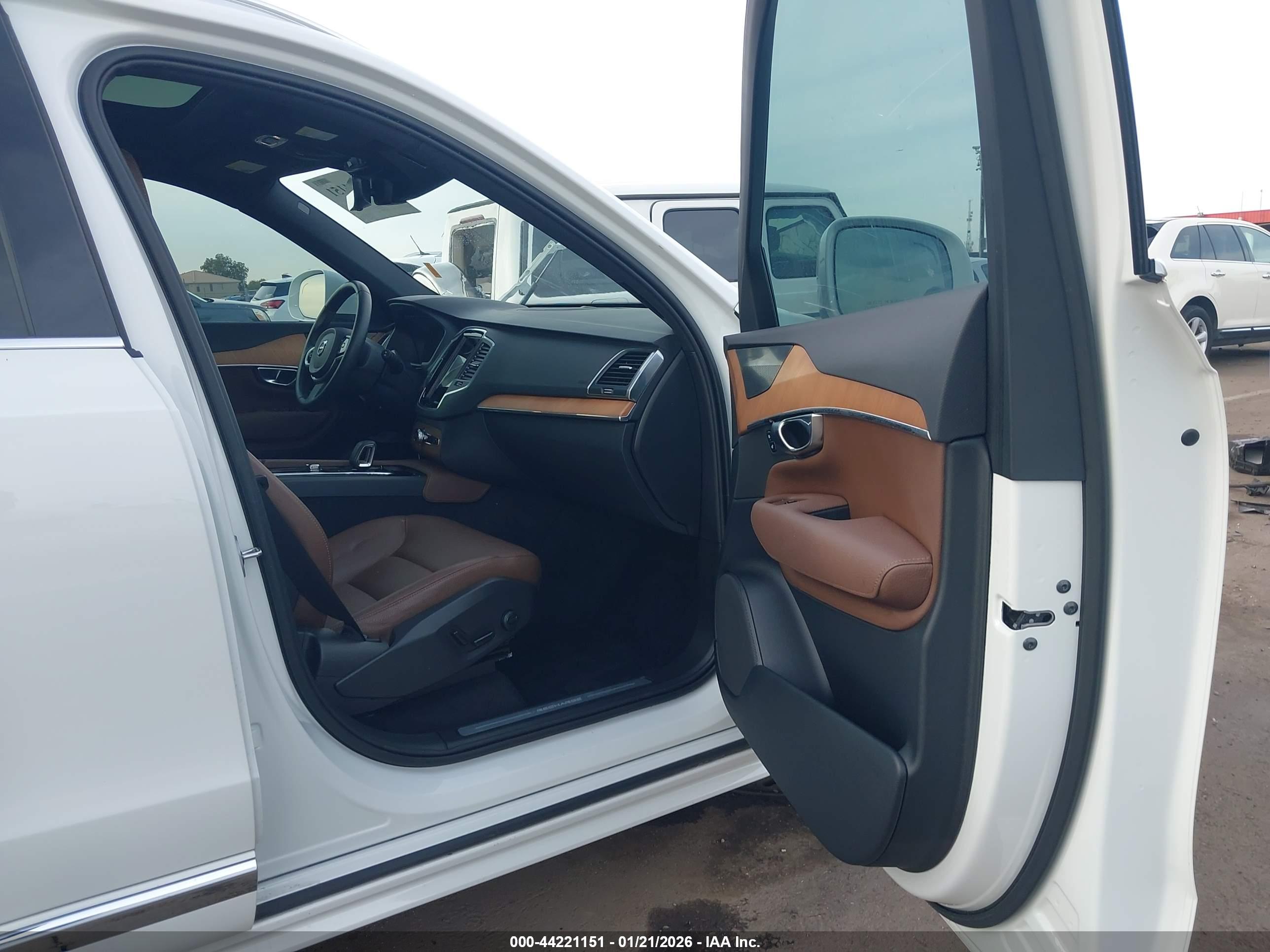 VOLVO XC90 image 5
